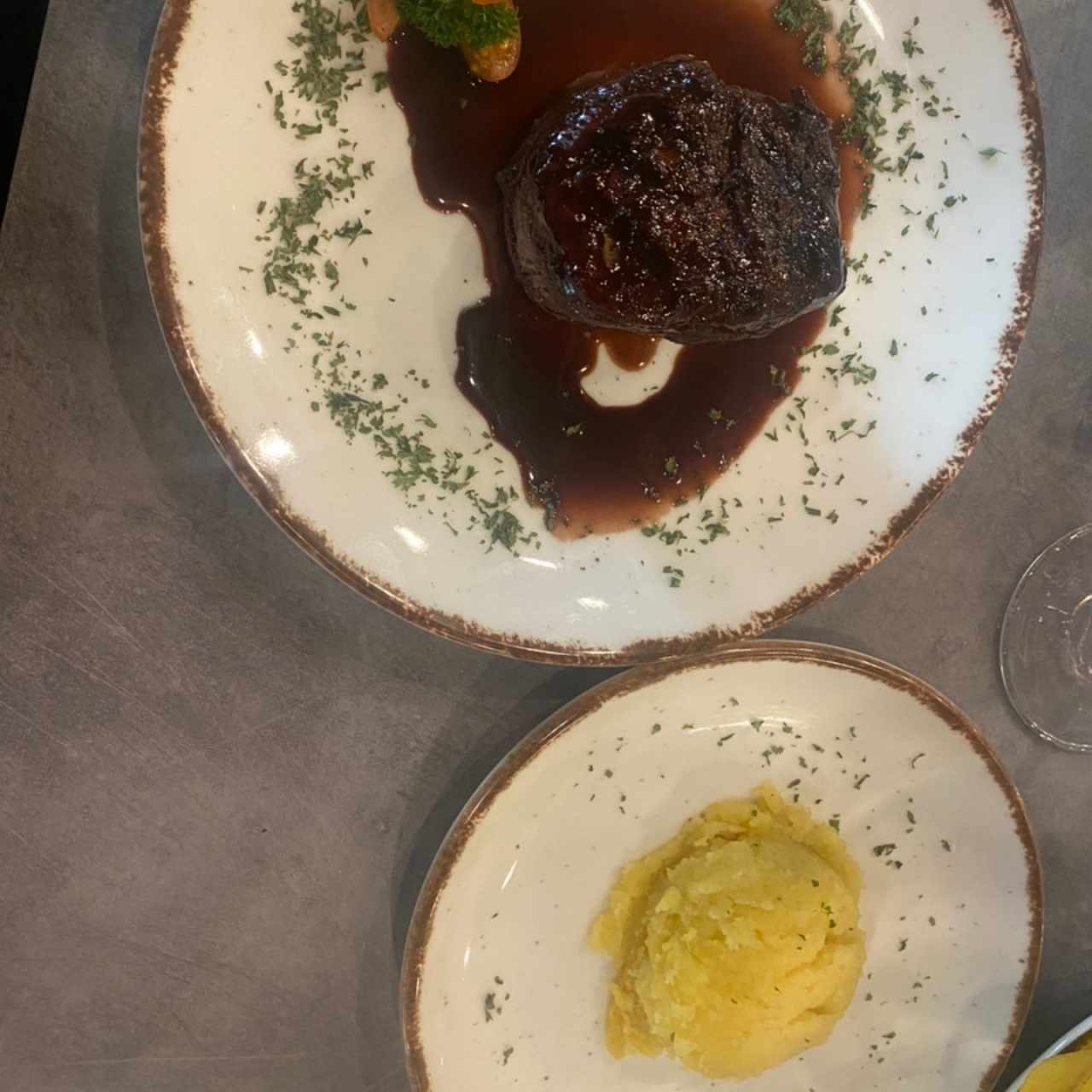 Carne de res al vino