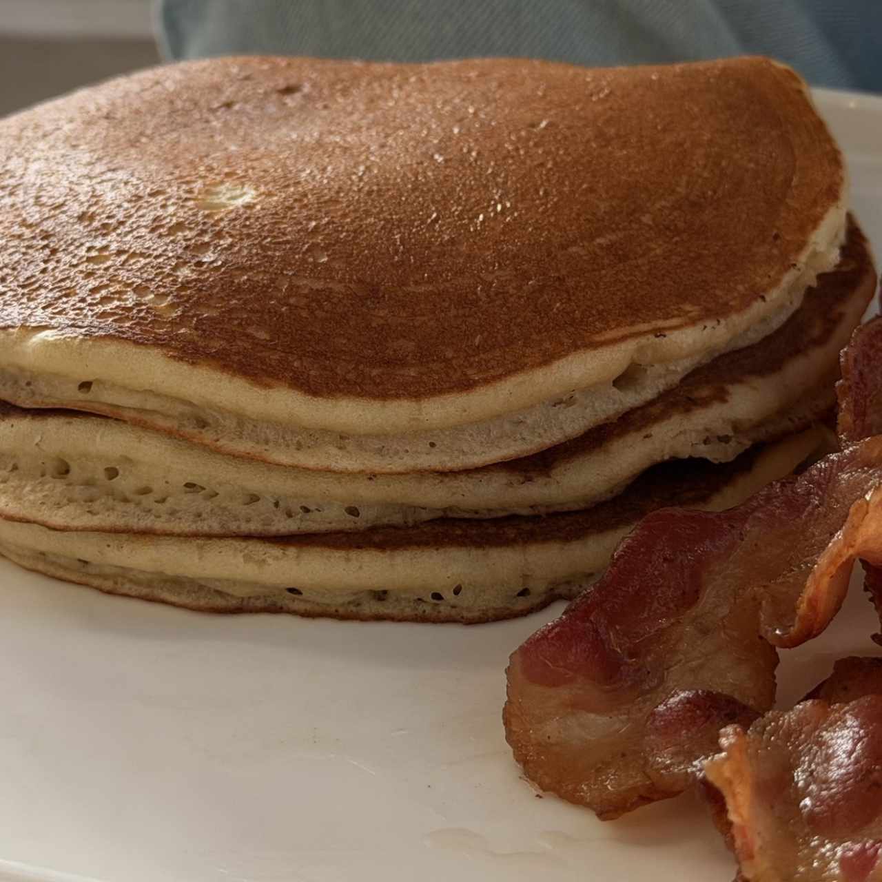 DESAYUNO - PANCAKES & BACON