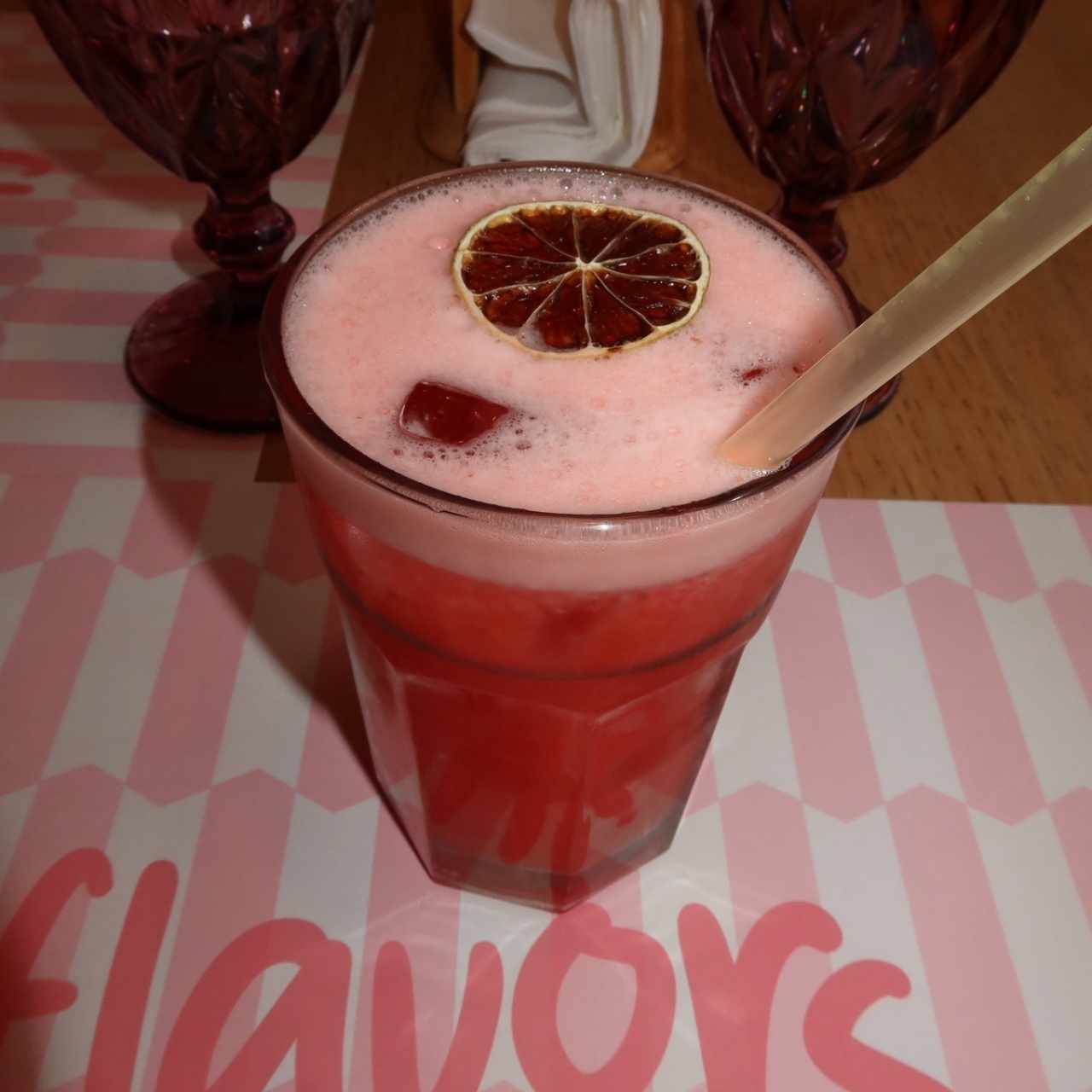 Limonada de fresa con hierbabuena