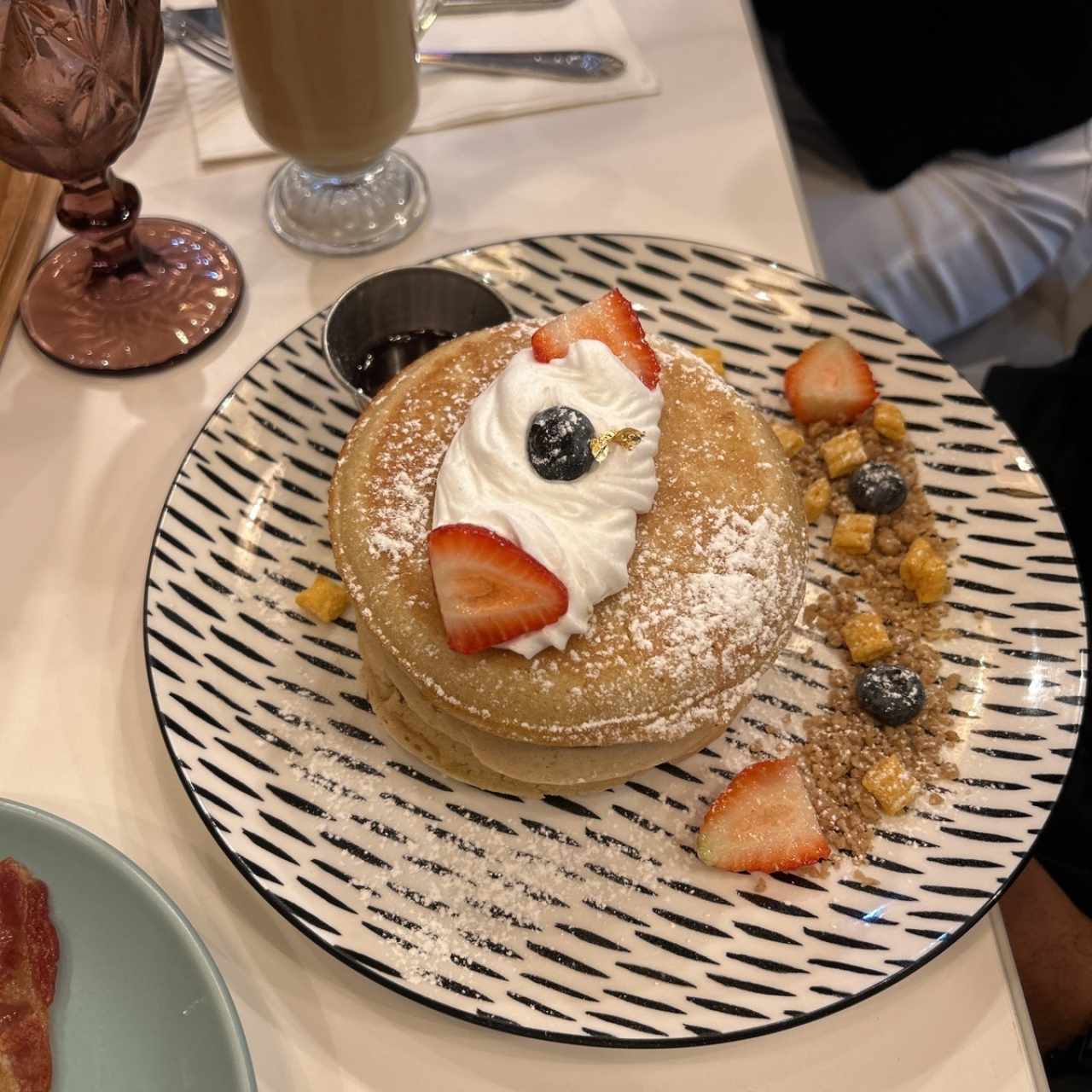 BREAKFAST CLUB - Golden Crunch Pancakes
