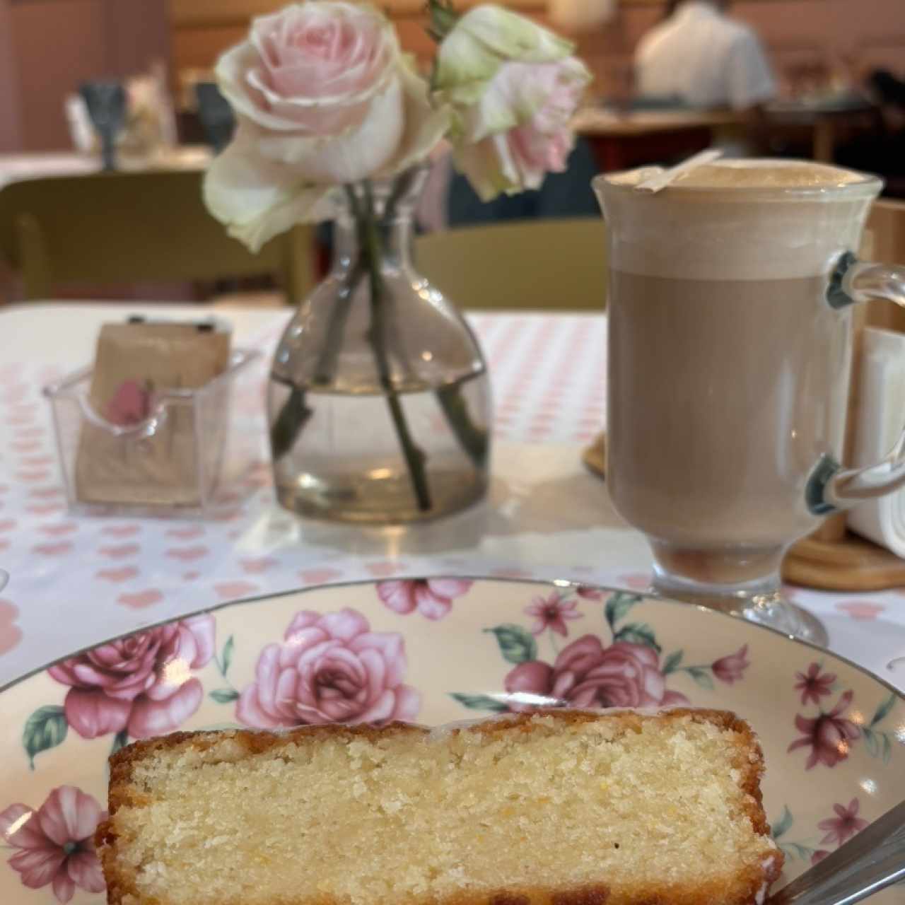 Lemon cake y latte