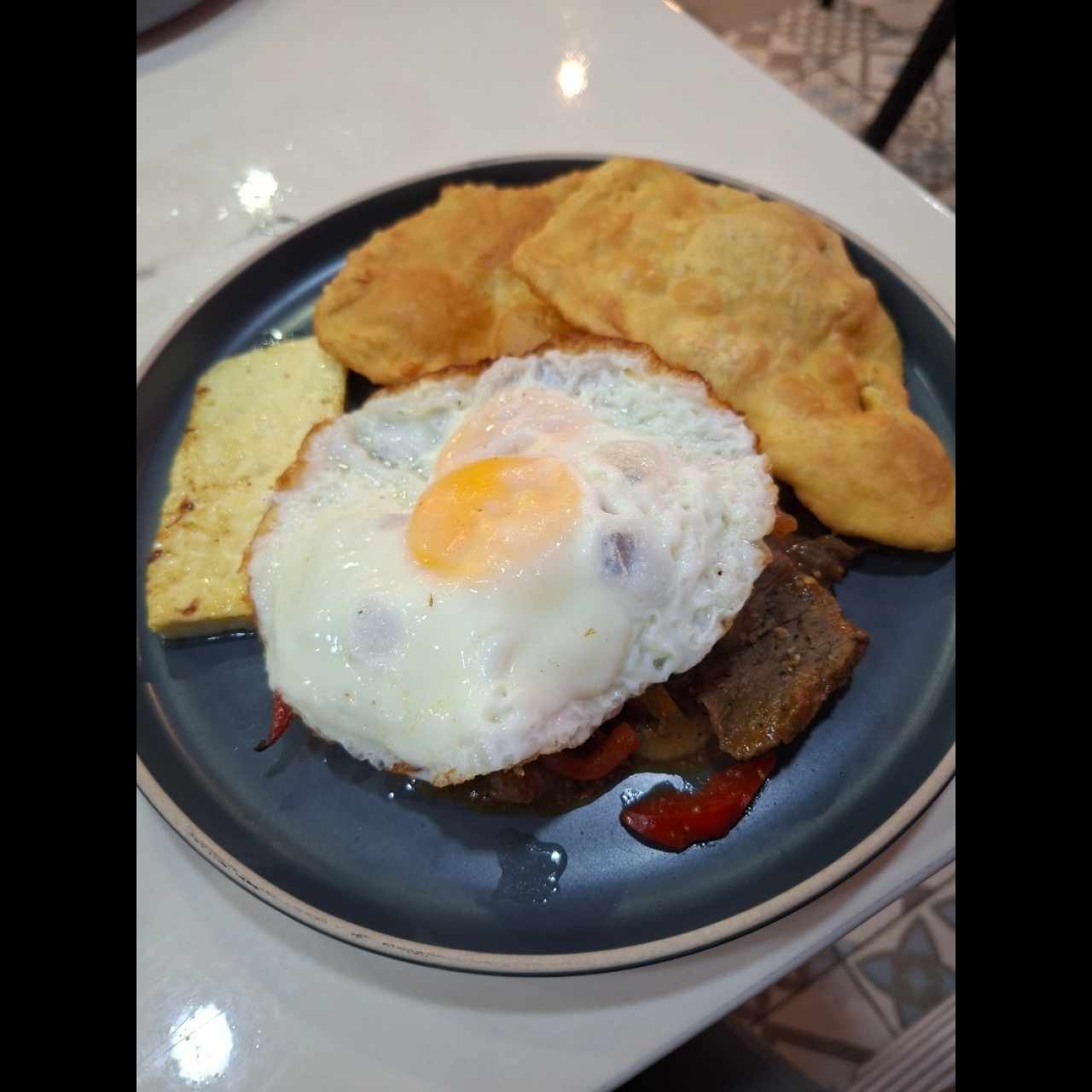 Desayunos criollos - Bistec A Caballo