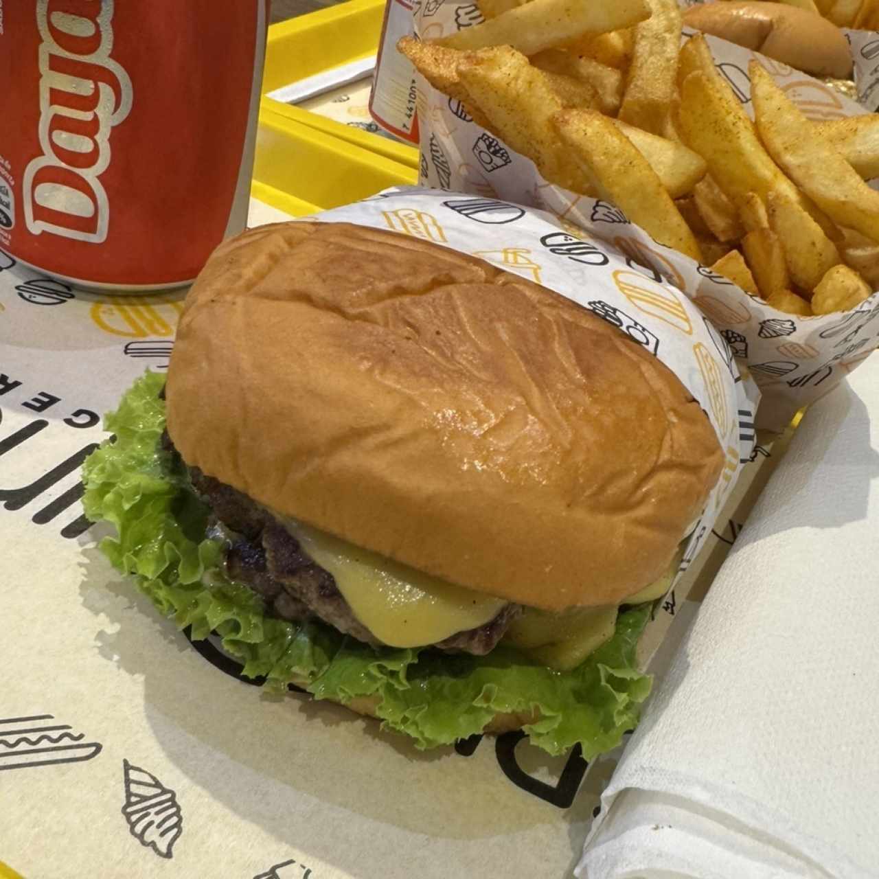 Double Crush burger + papas + soda