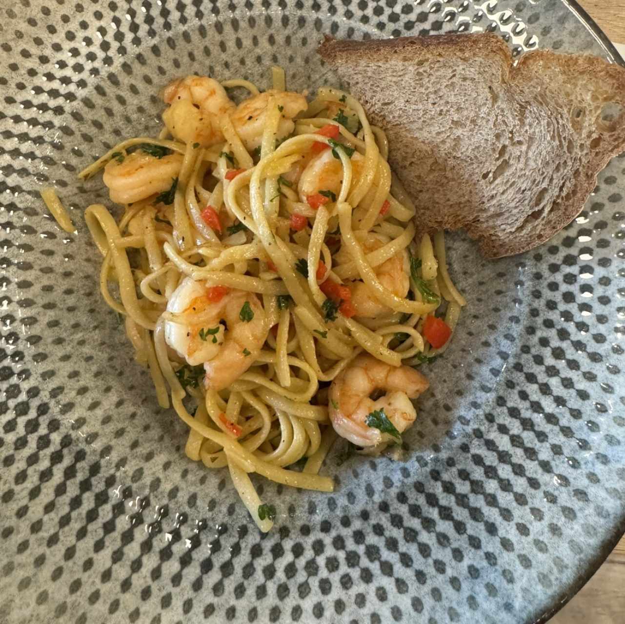 Pasta Pesto con Camarones
