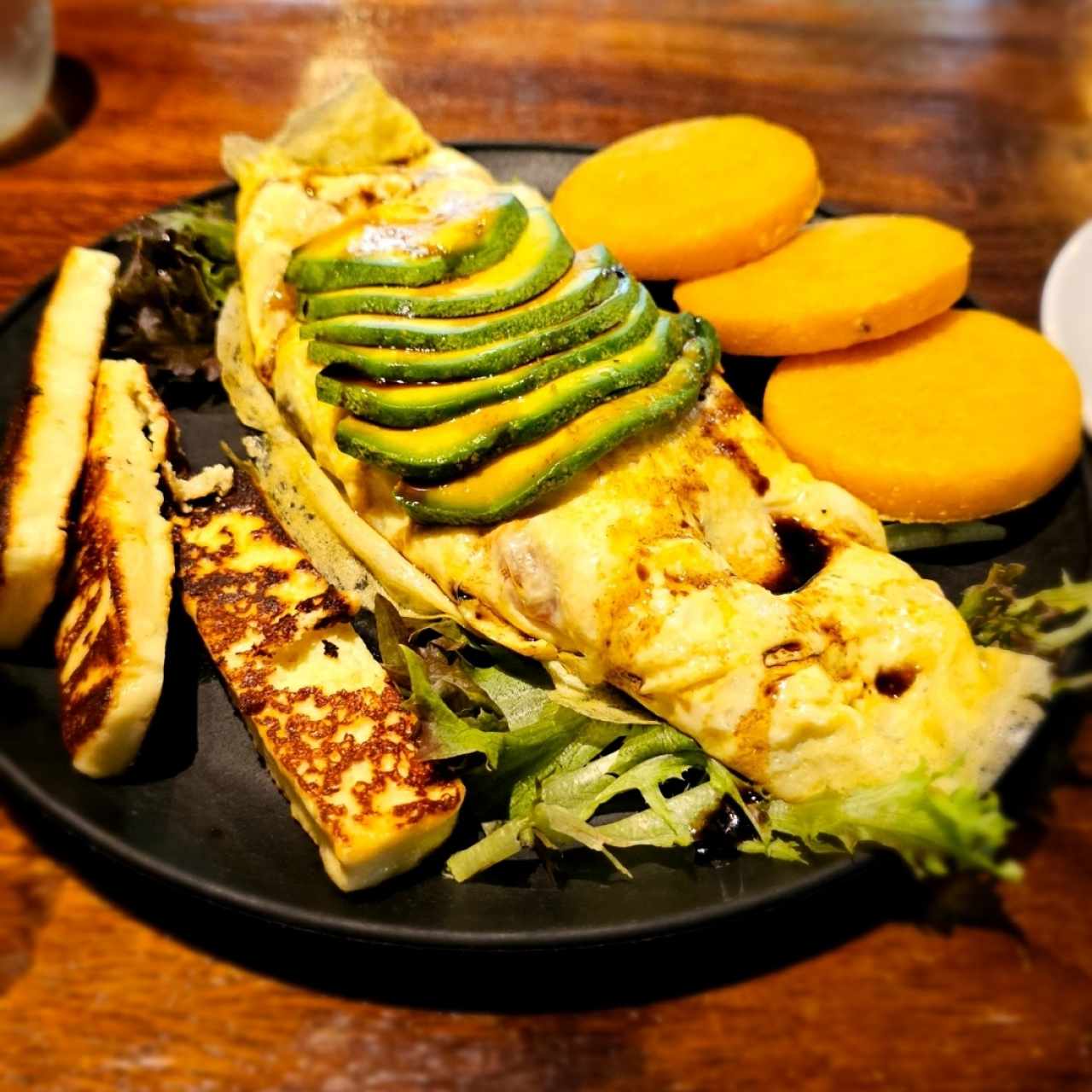 Omelette con queso y tortillas adicionales