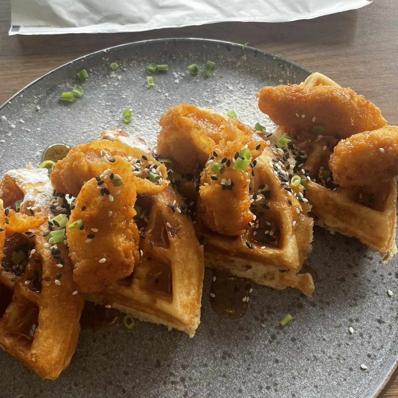 Waffles con pollo