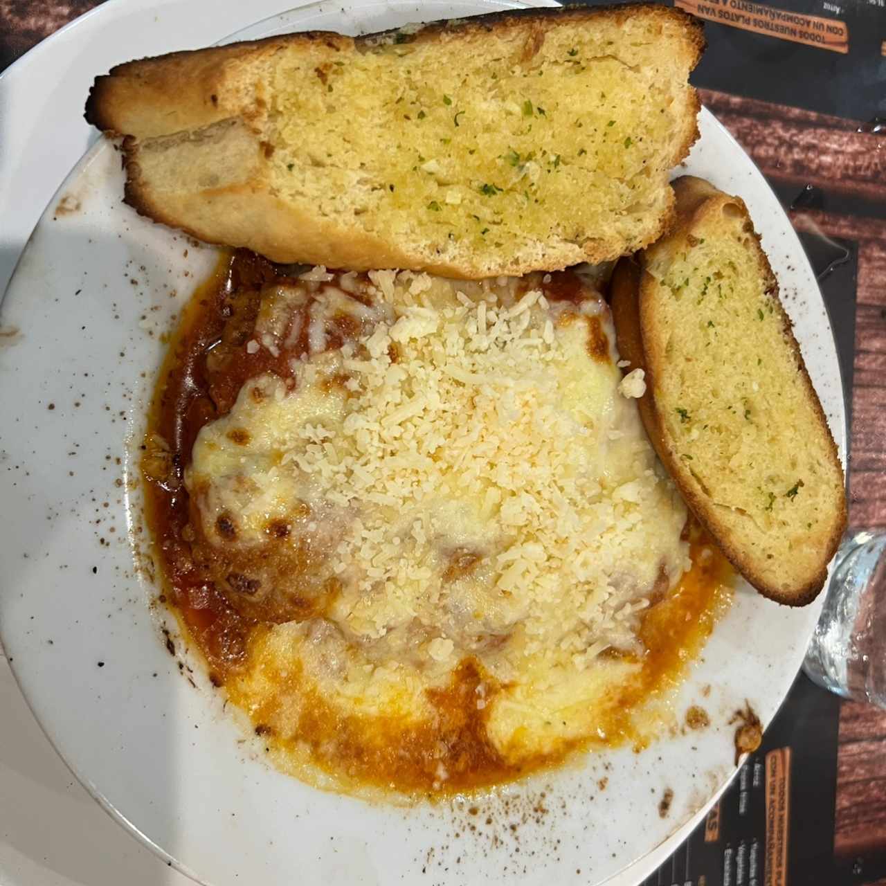 Lasagna de carne gratinada