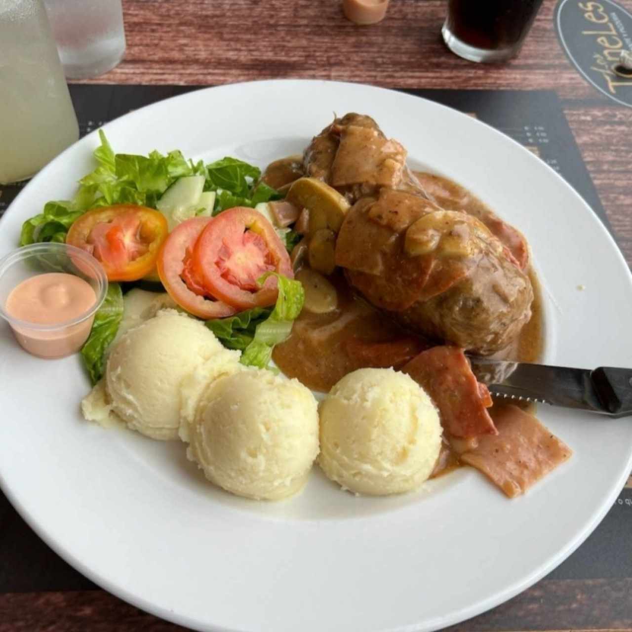 filete con salsa de hongos