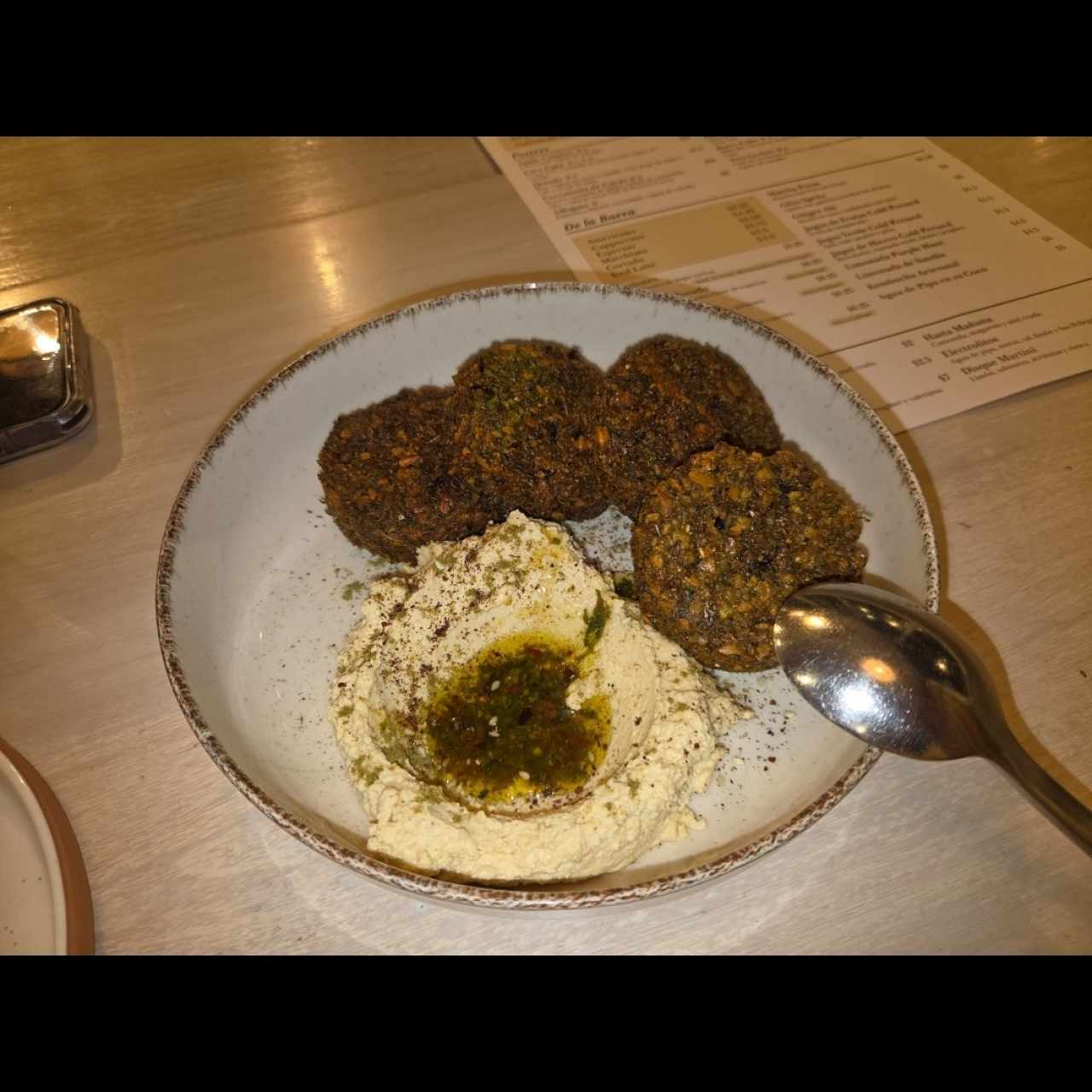  Falafel y Hummus 