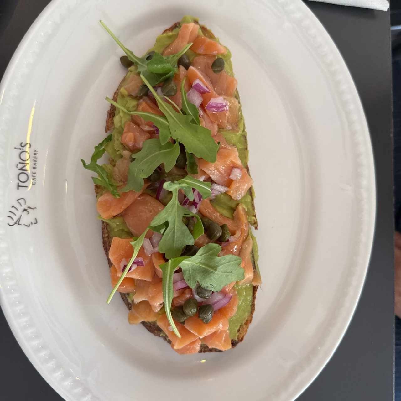 Tostada de salmon