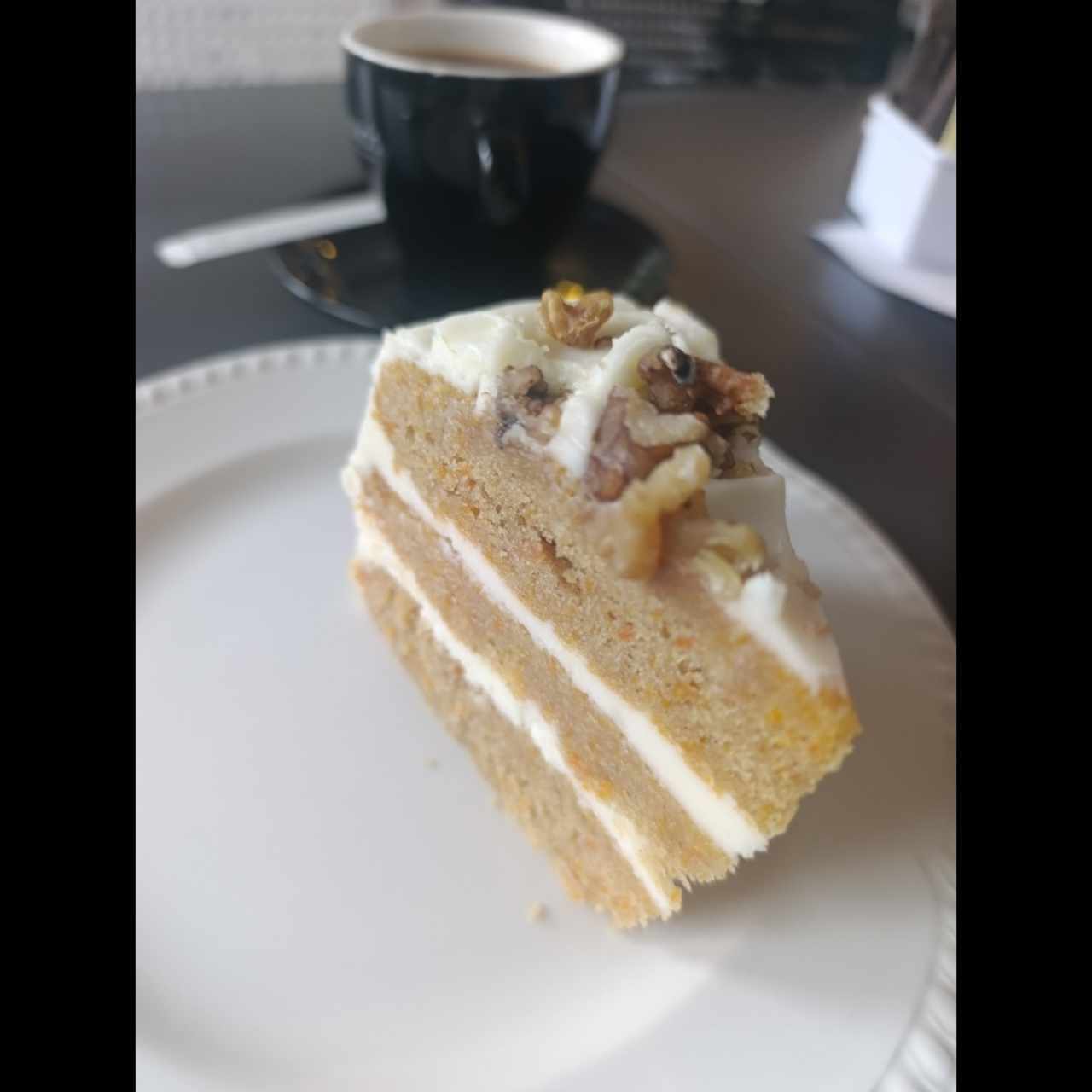 Bakery - Slide Carrot Cake y café americano