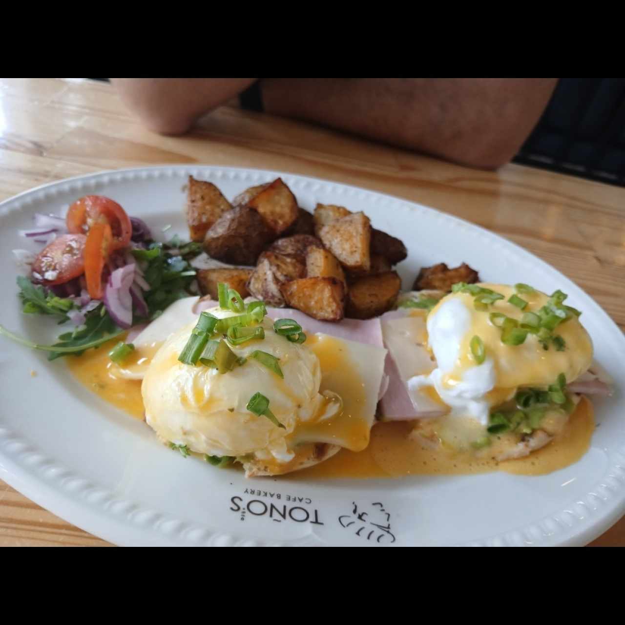 Breakfast - Egg benedict