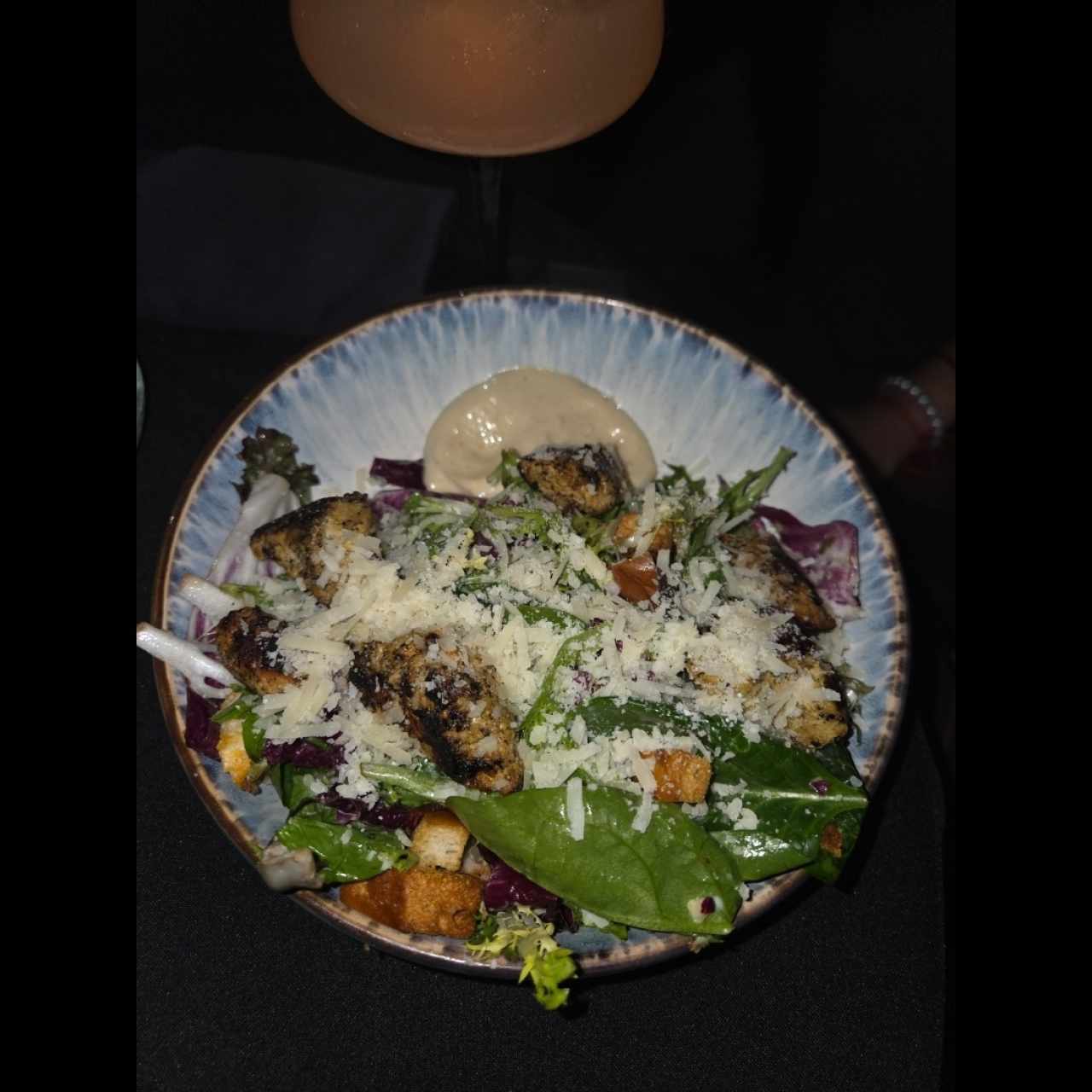 Ensalada César con pollo del chef