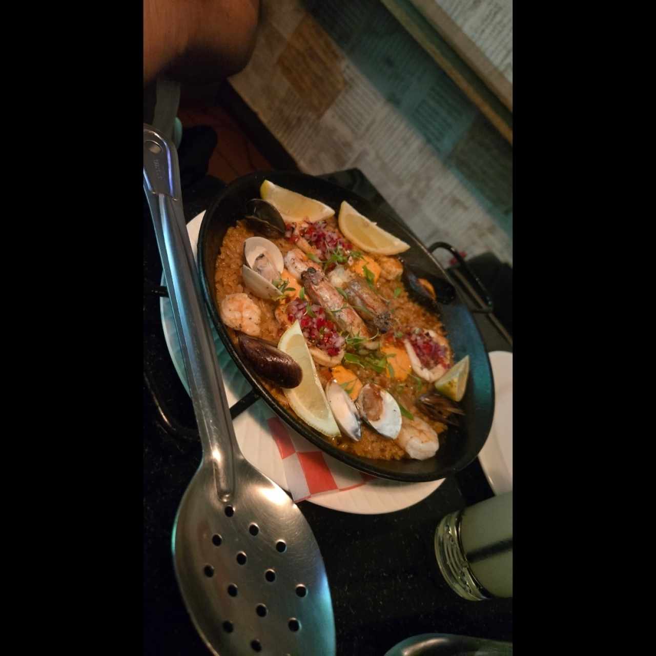 Platos Fuertes - Paella de mariscos
