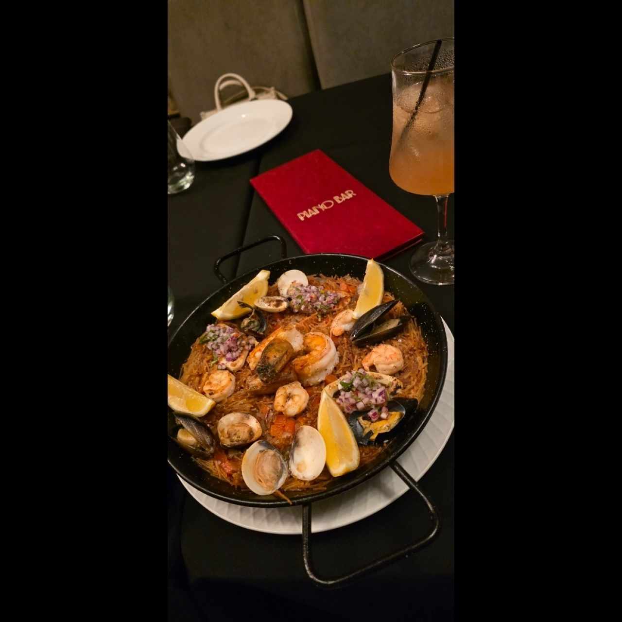 Fideuá roja con mariscos