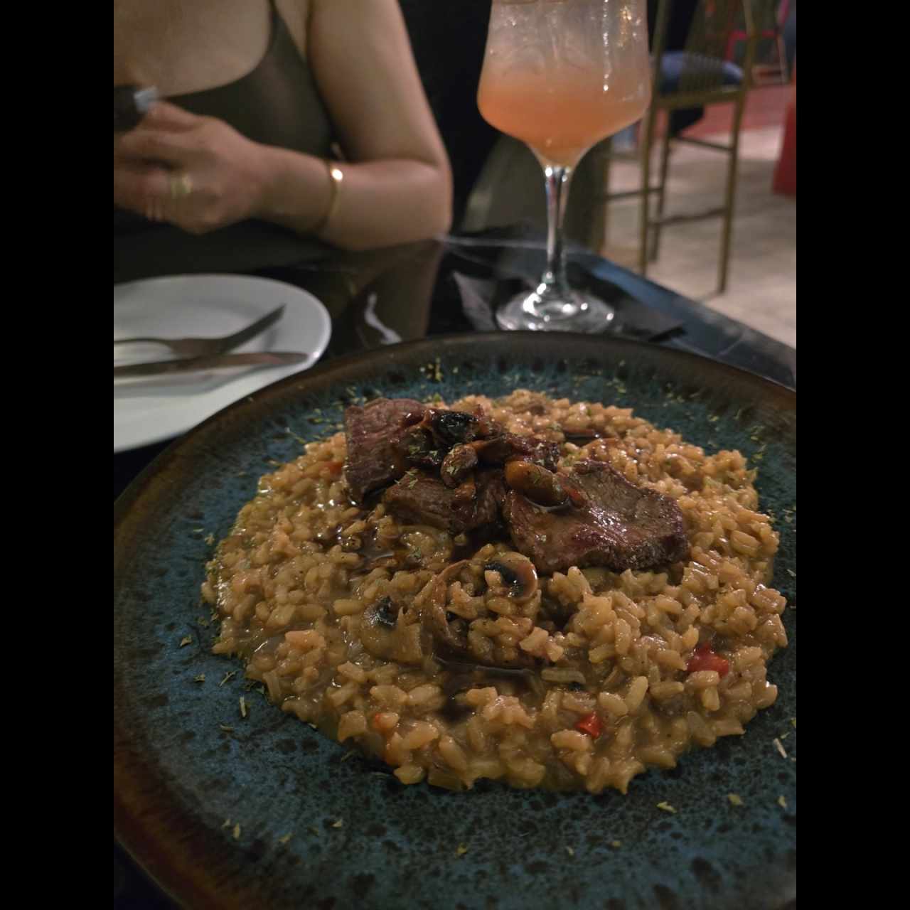 Arroz meloso de hongos y filete glaseado