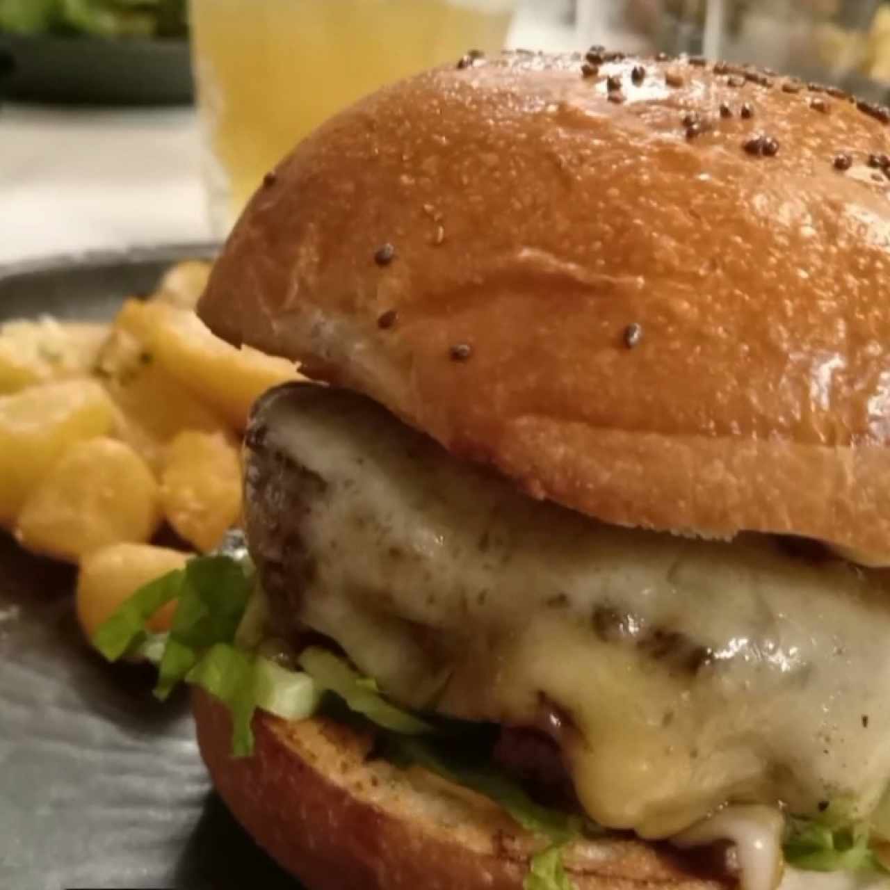Rhapsody Burger 