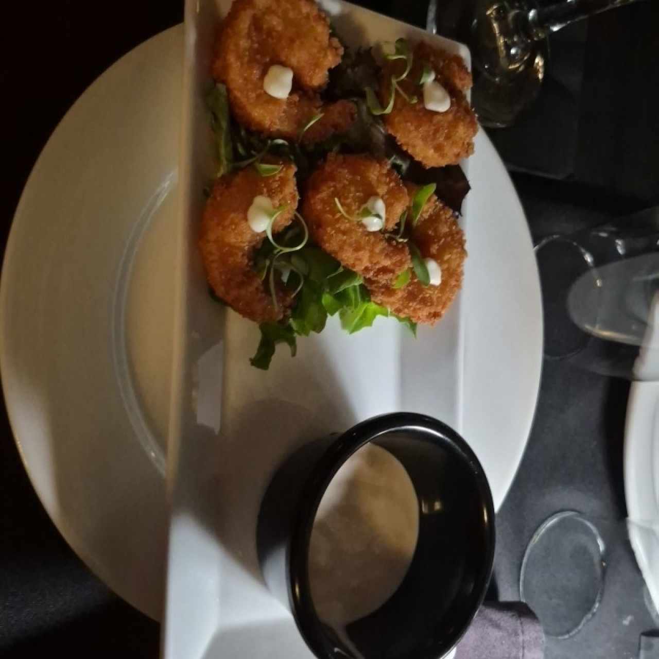 Camarón tempura en salsa de kimchi