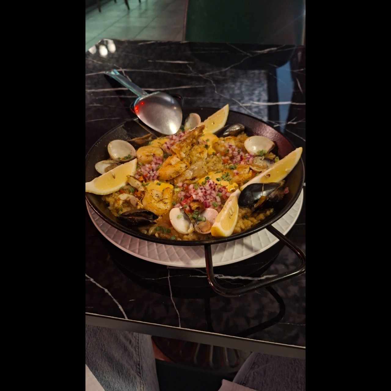 Platos Fuertes - Paella de mariscos