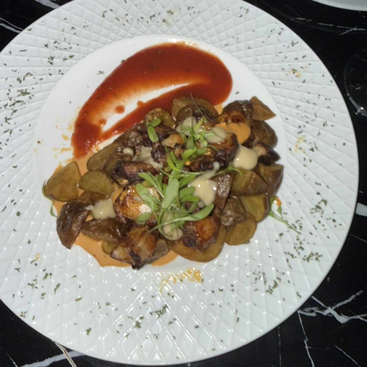Papas Bravas con Pulpo Rotizado