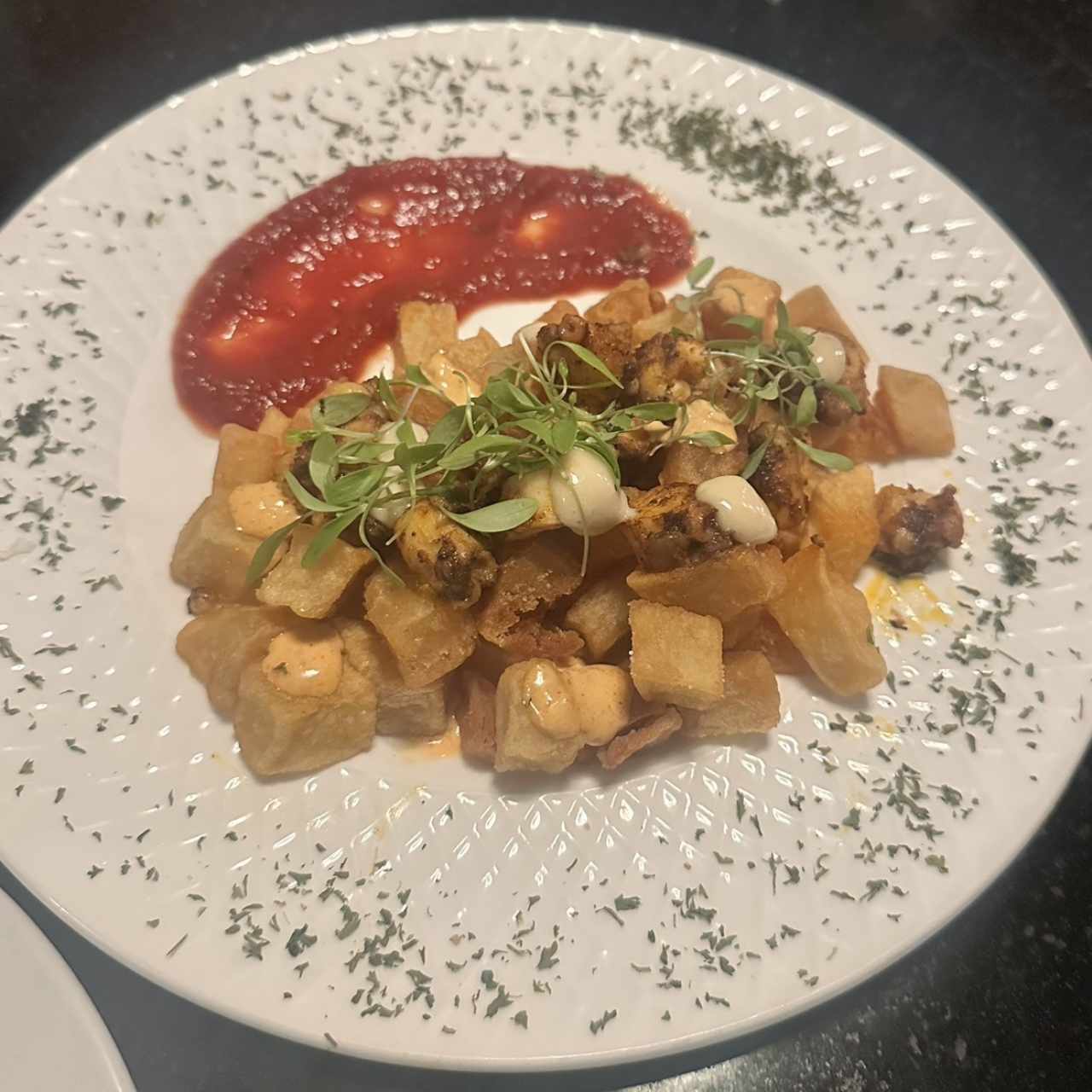 Papas Bravas con Pulpo Rotizado