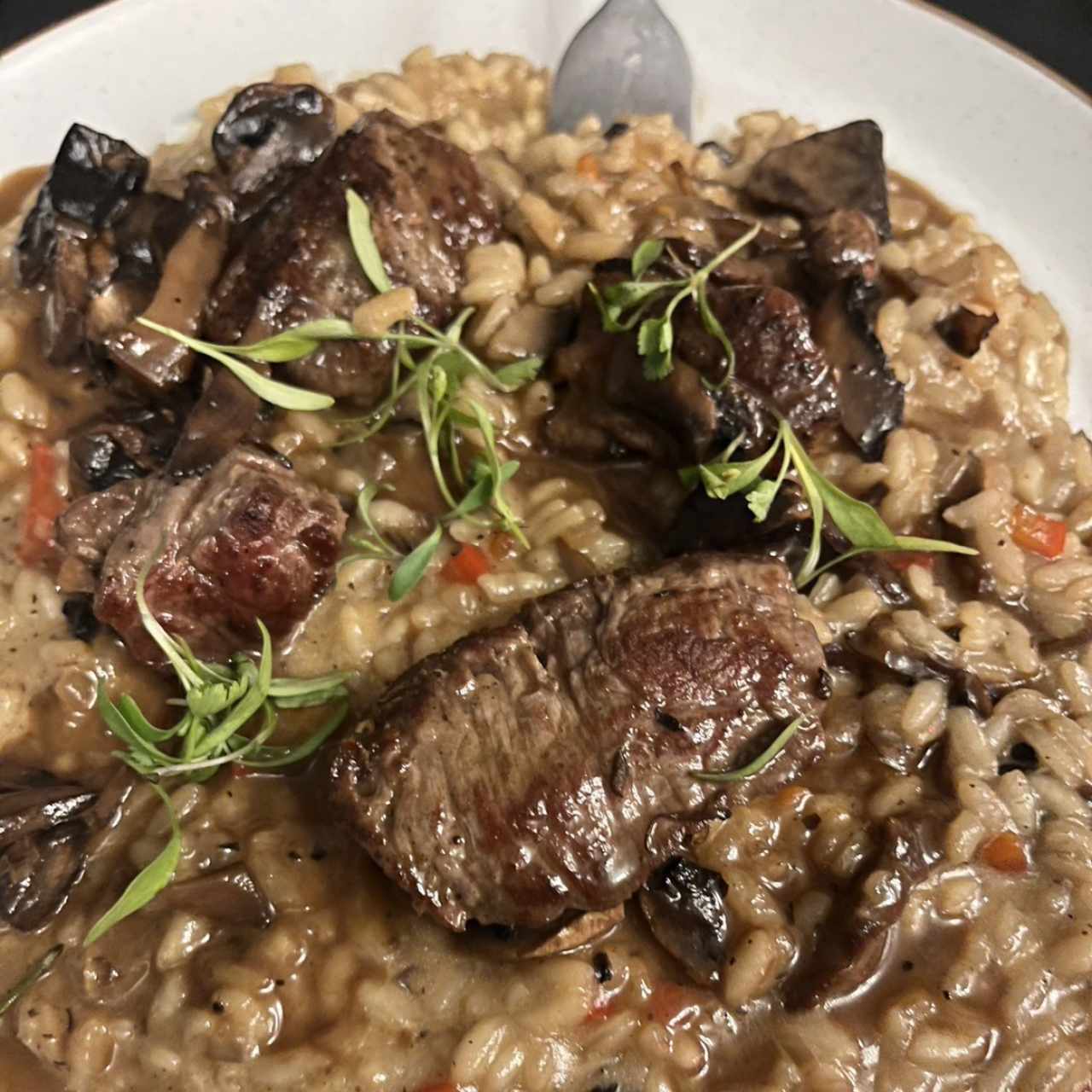 Arroz meloso con filete de res