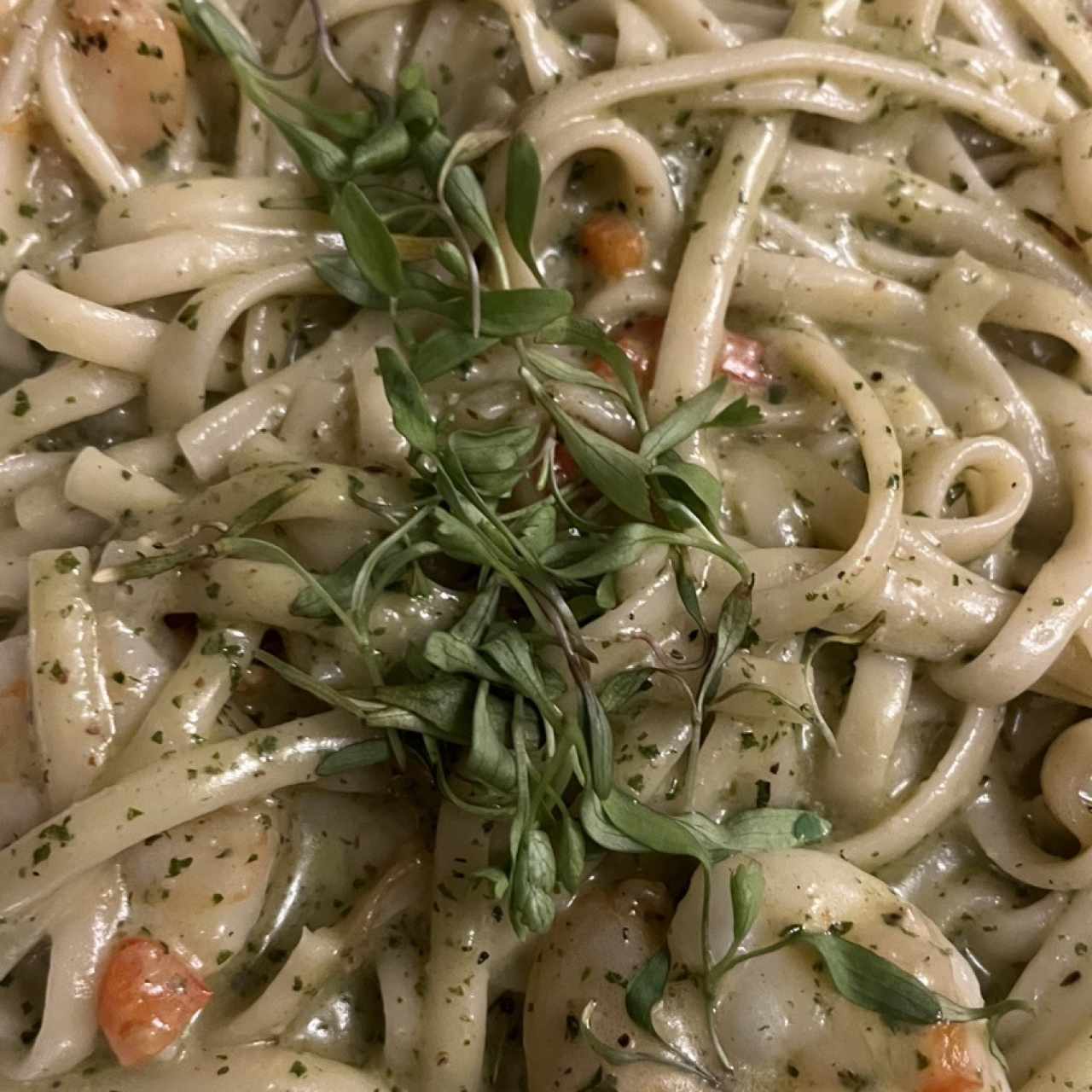 Linguine con camarones