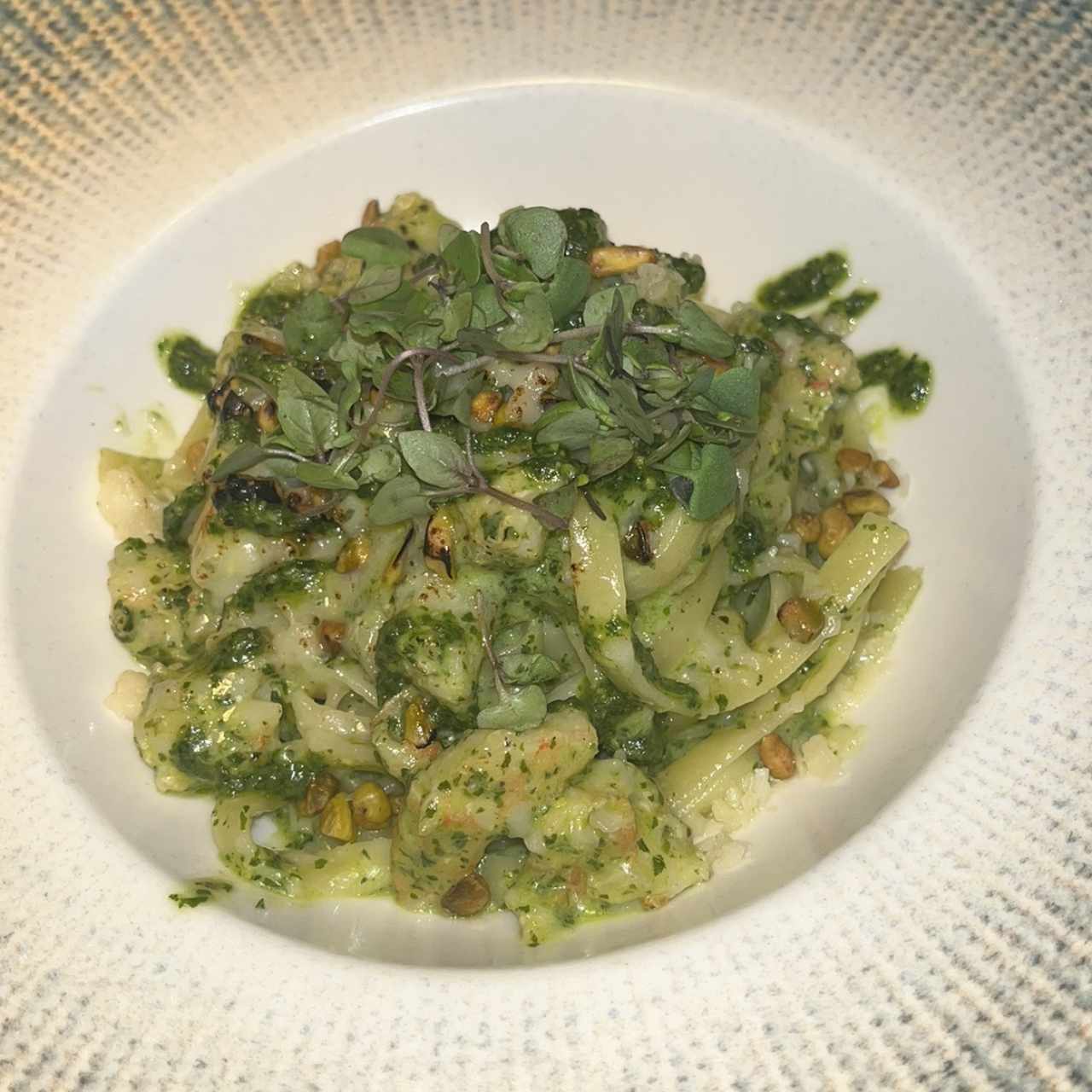 Fettuccine al pesto genovese e gamberi