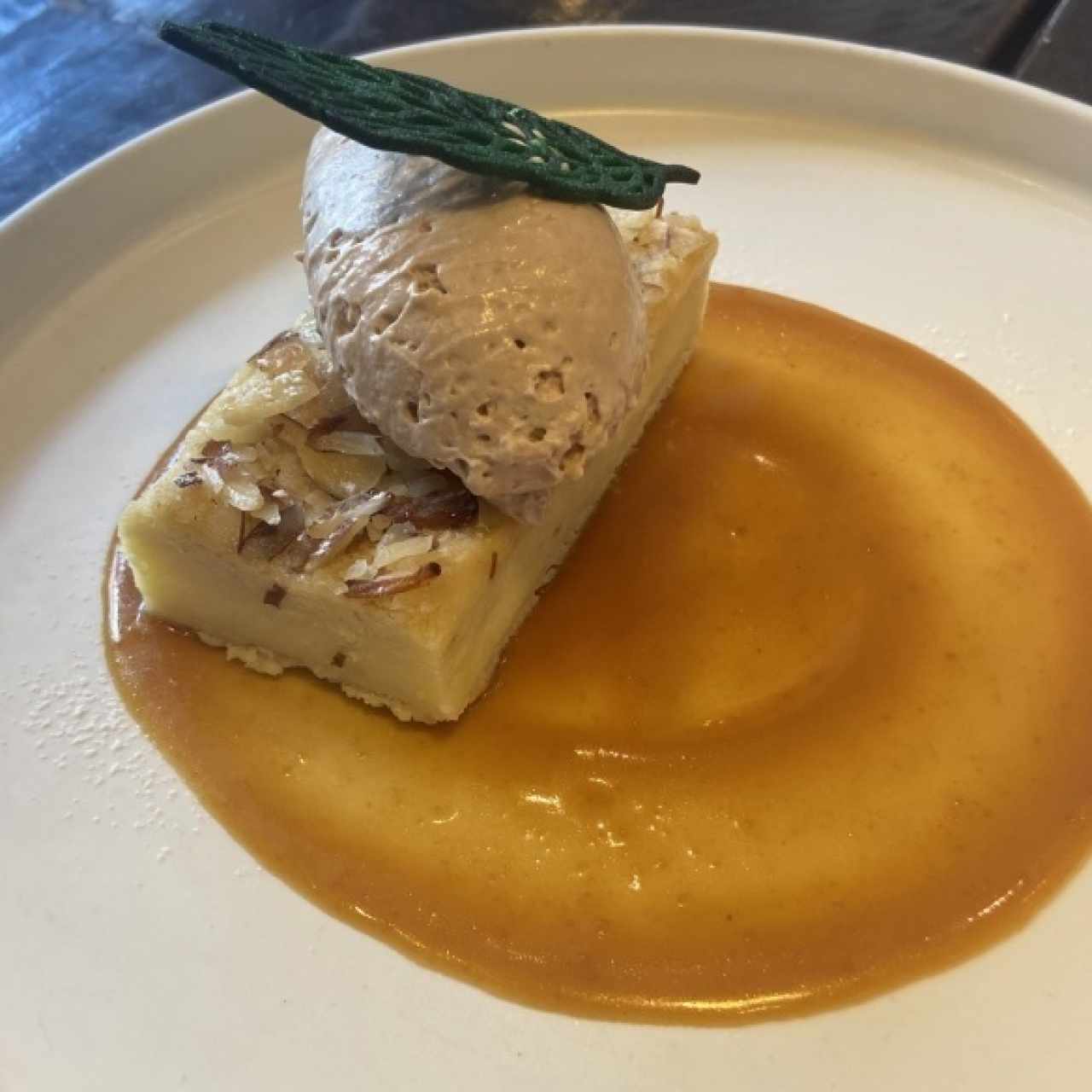 Postre torta de la nonna con crema pastelera