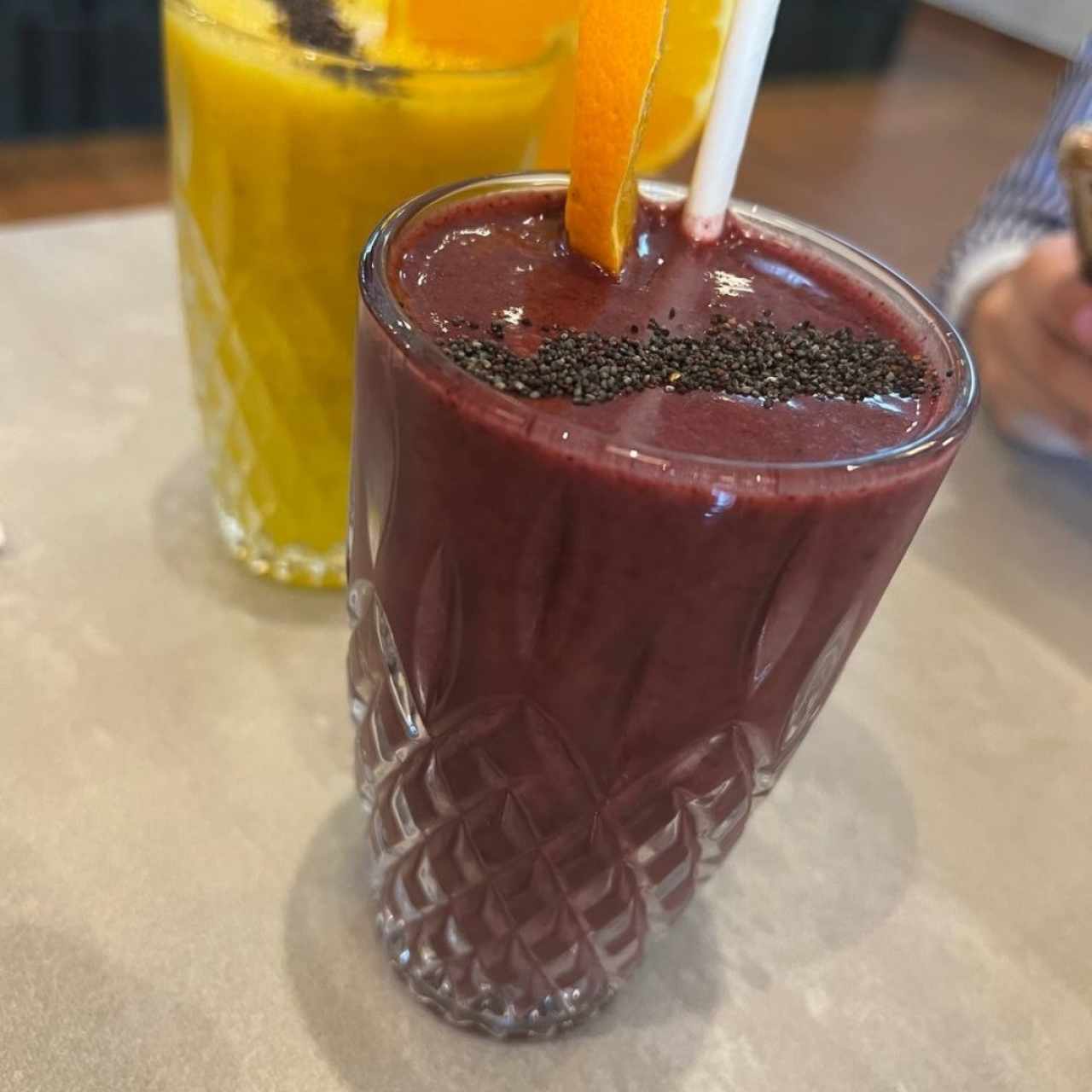 smoothie violeta (fresa, banana y açaí)