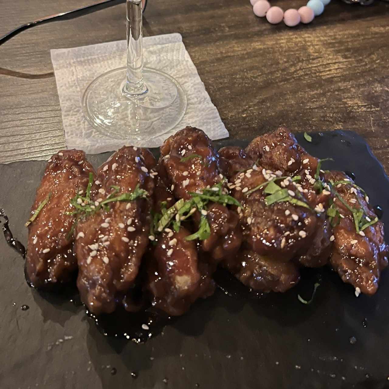 Alitas de saril y ajo chombo