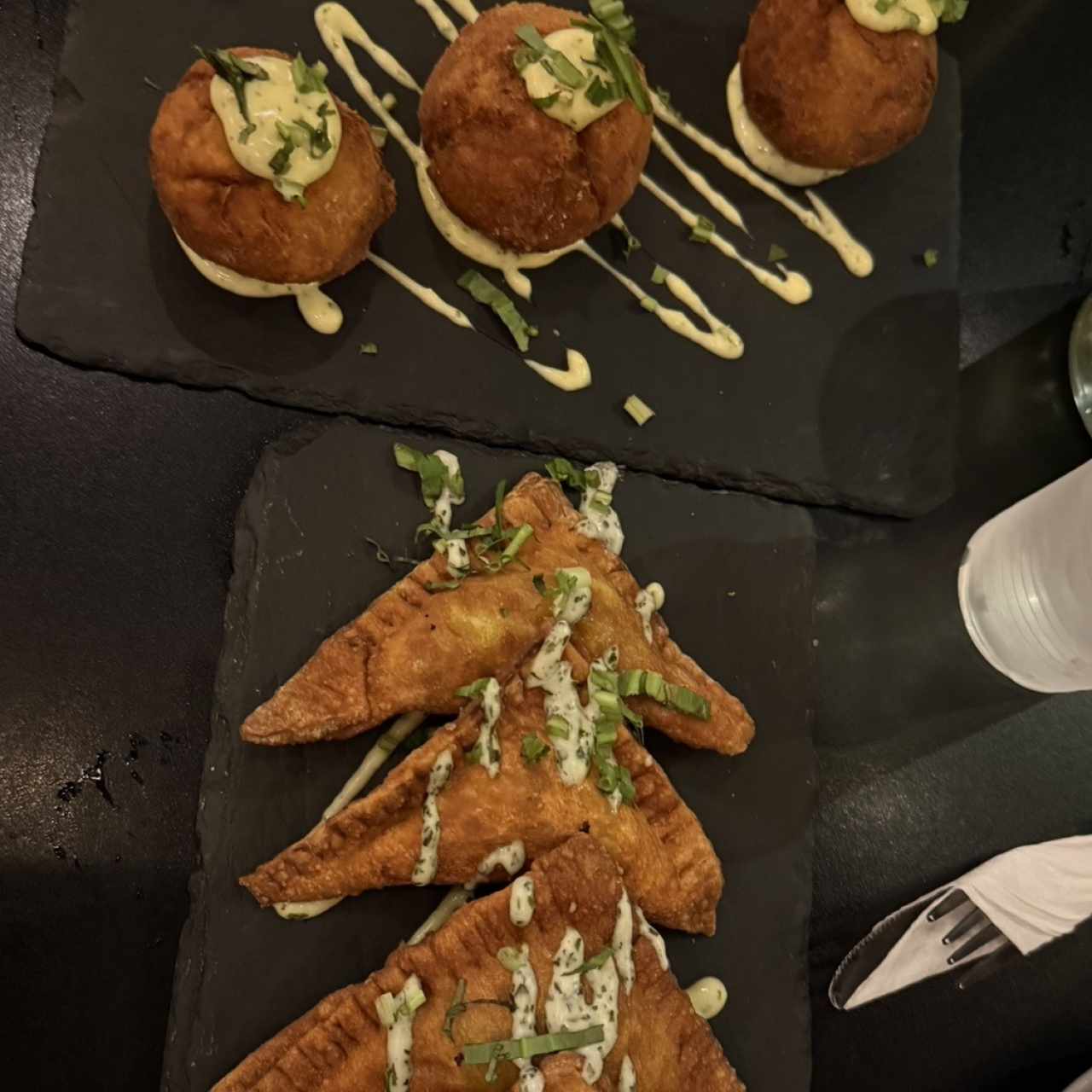 Croquetas de pixvae y enpanadas de pescado en escabeche