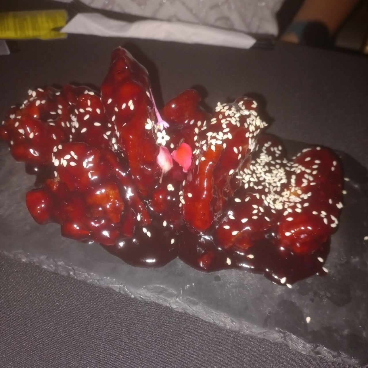 Alitas Bañadas en jalea de saril con ají chombo (8 und)