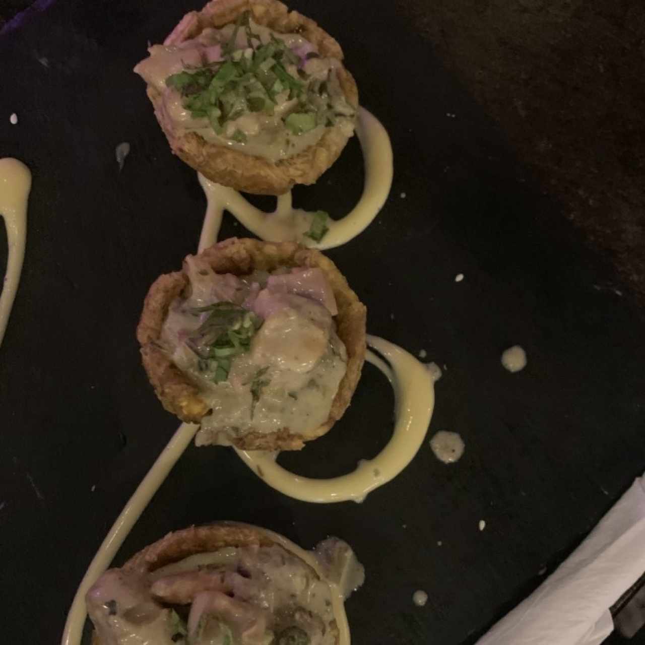 Patacones rellenos de marisco