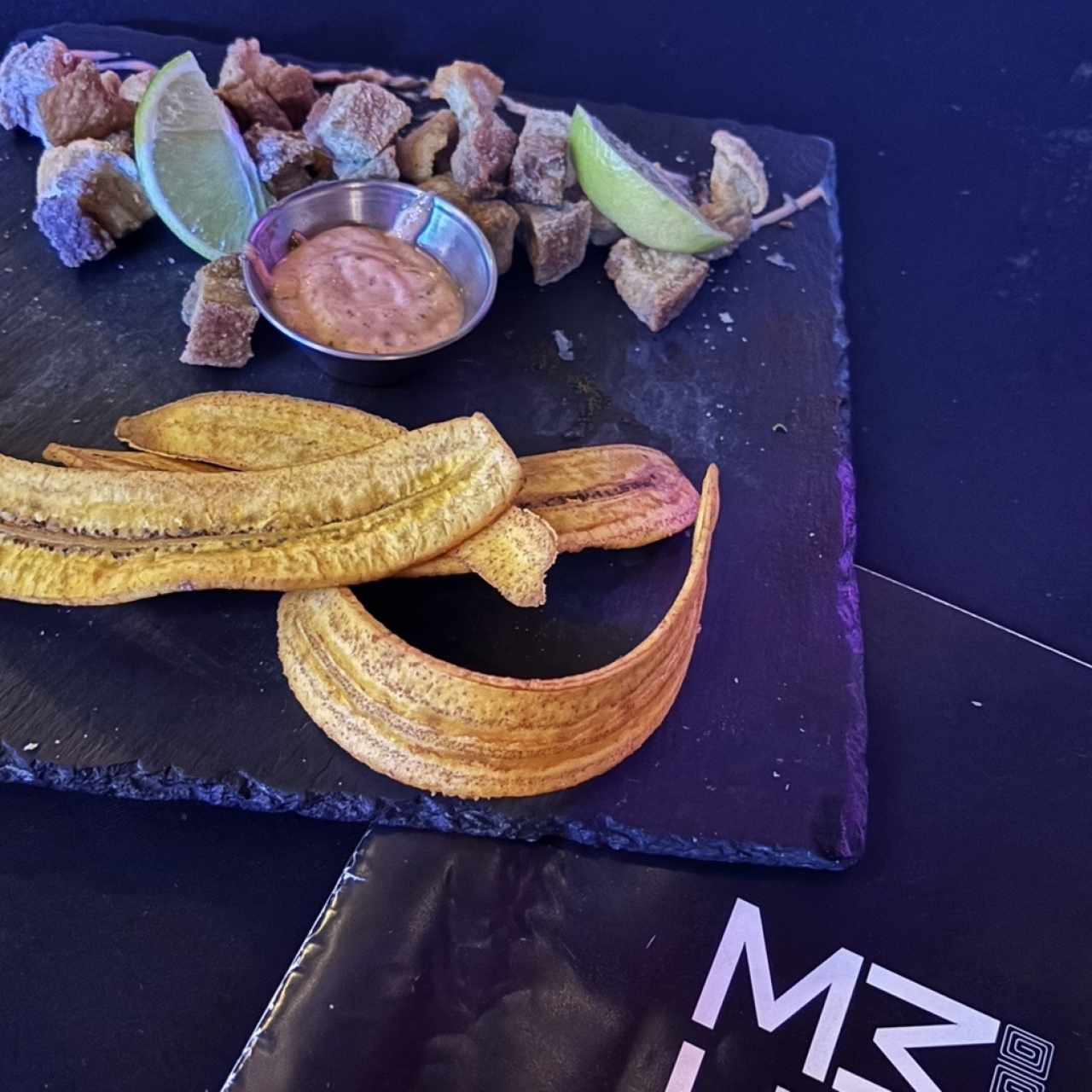Entradas - Chicharrones con platanitos