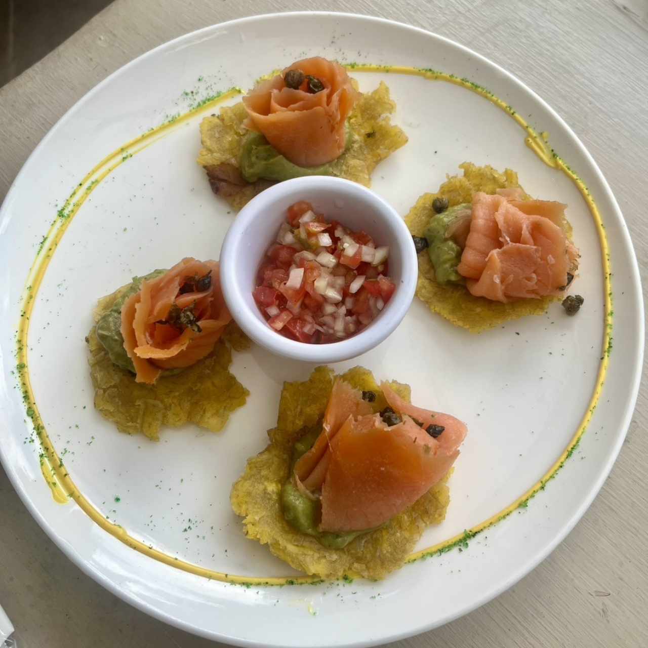 Entradas - Salmón con Patacones