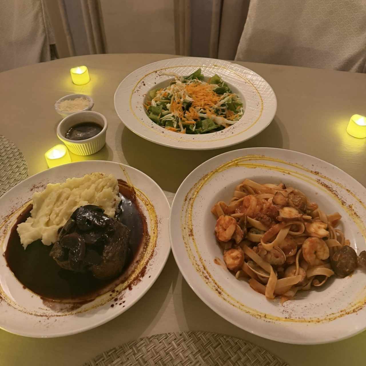 Filete de Res En Salsa de Vino Tinto y Champiñones