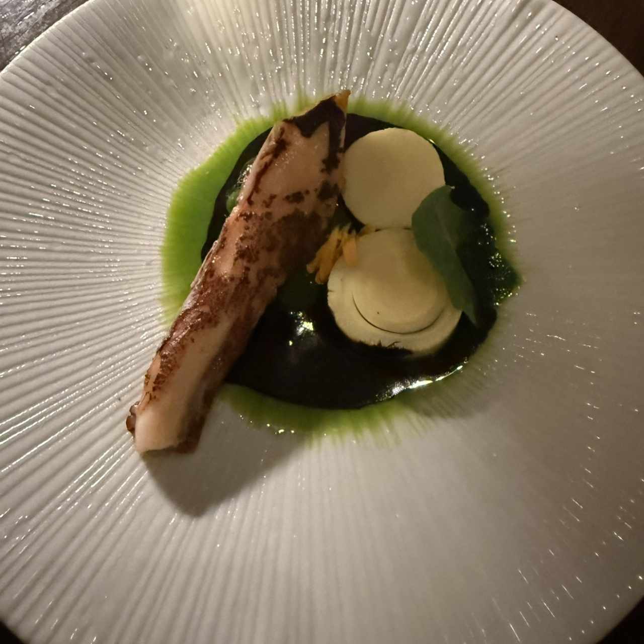 Pulpo en arcilla con salsa macha