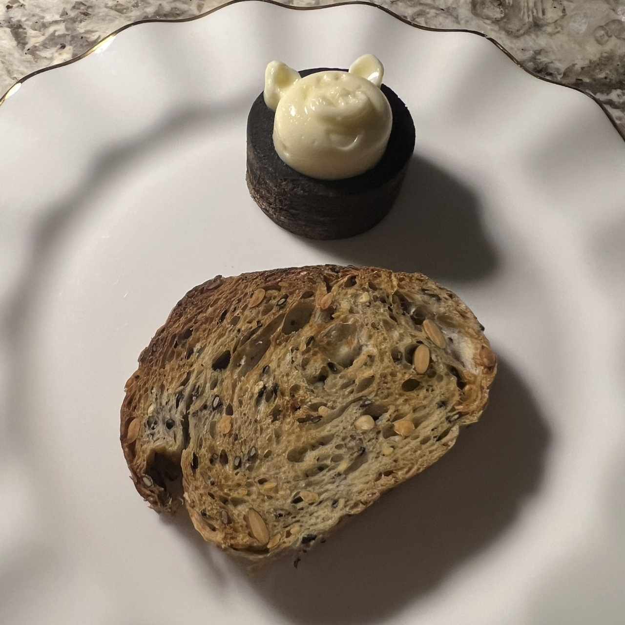 Pan con mantequilla de la casa 