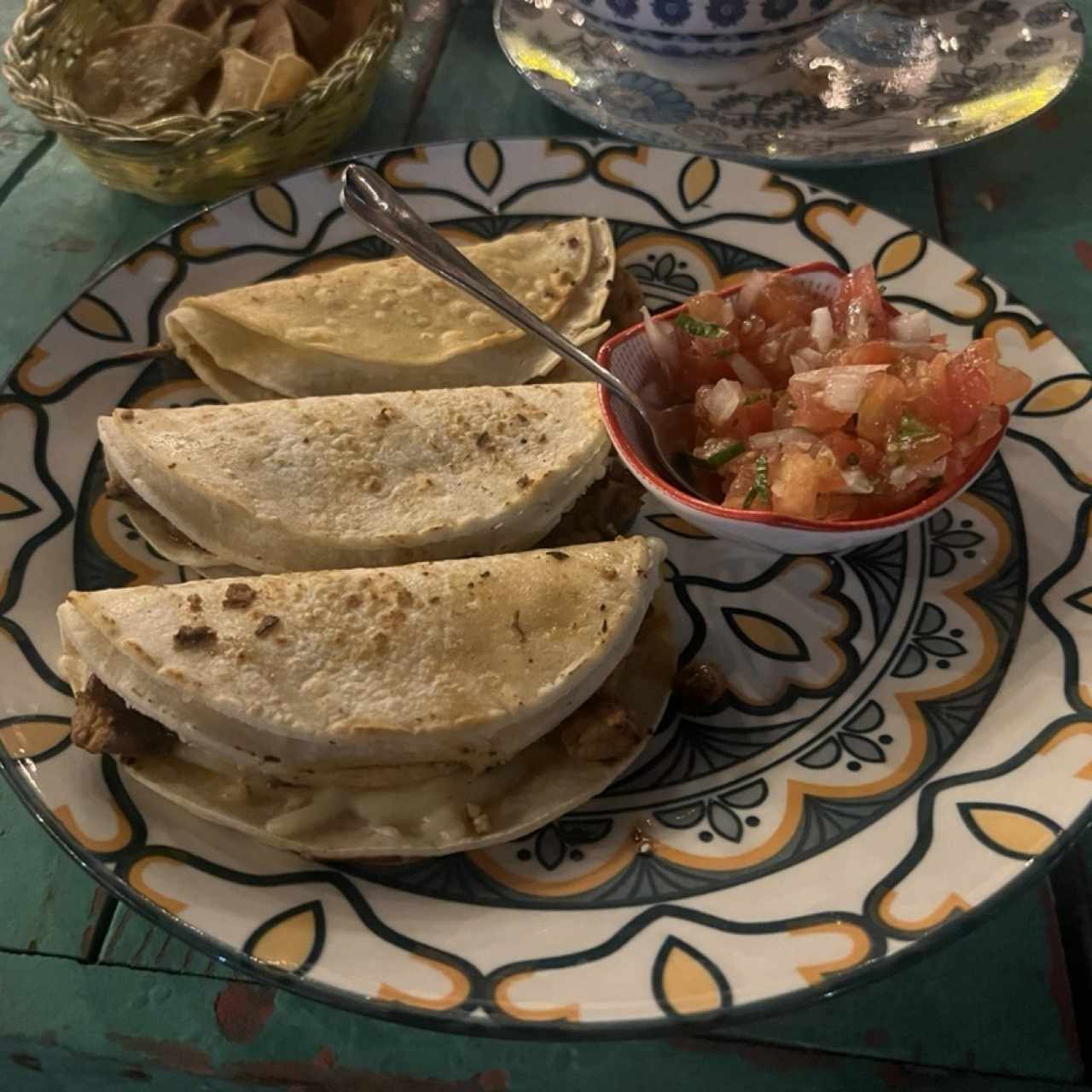 Platos Fuertes - Quesadilla al pastor