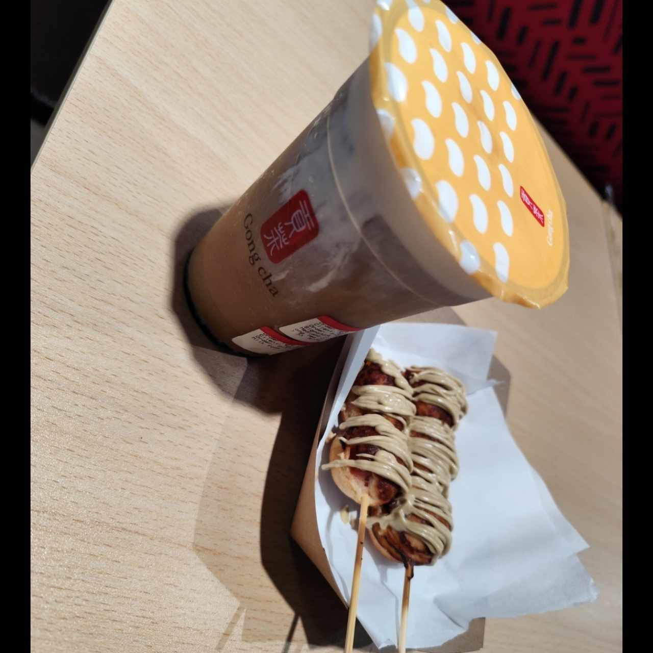 Waffle Stick con Signature Milk tea