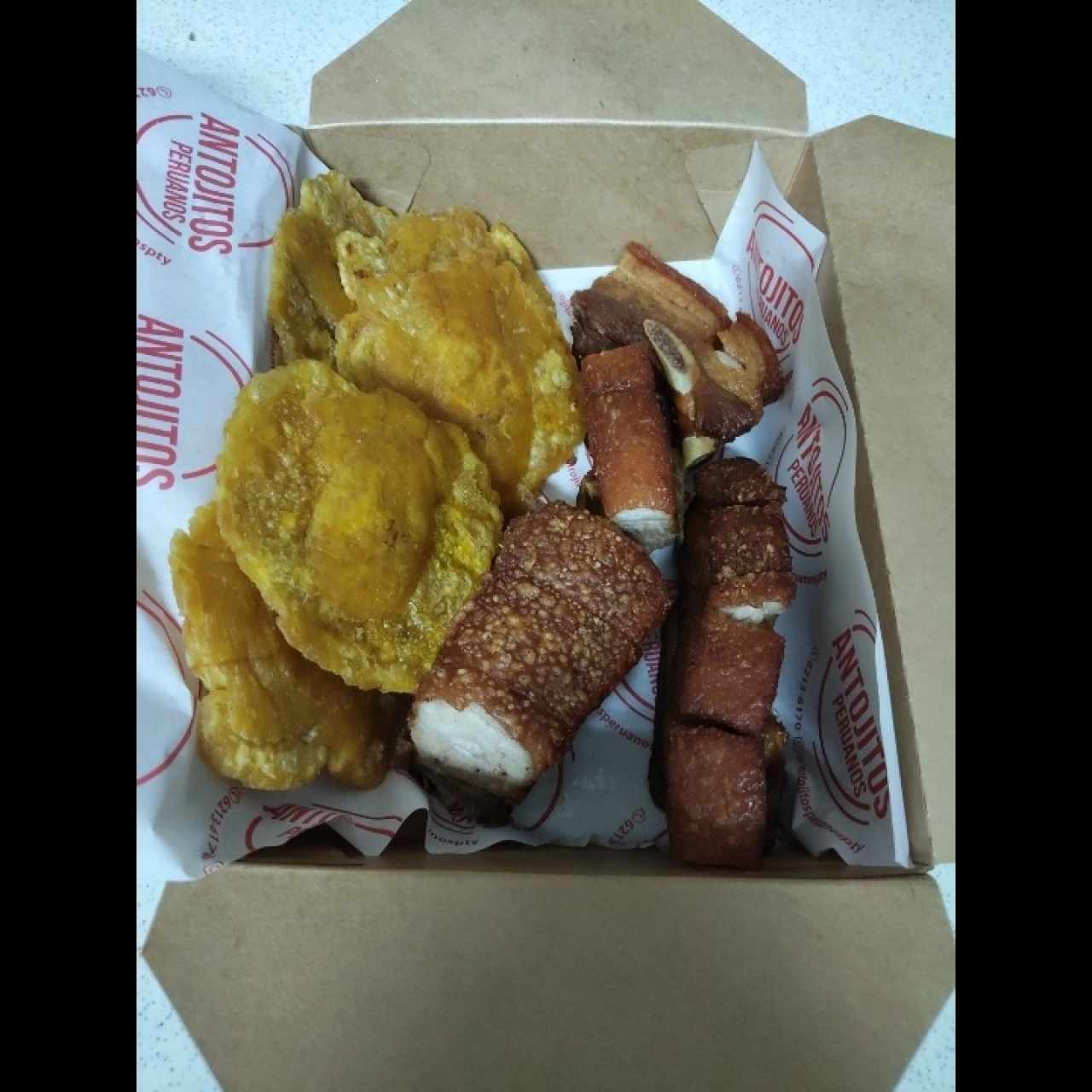 Chicharrones con patacones