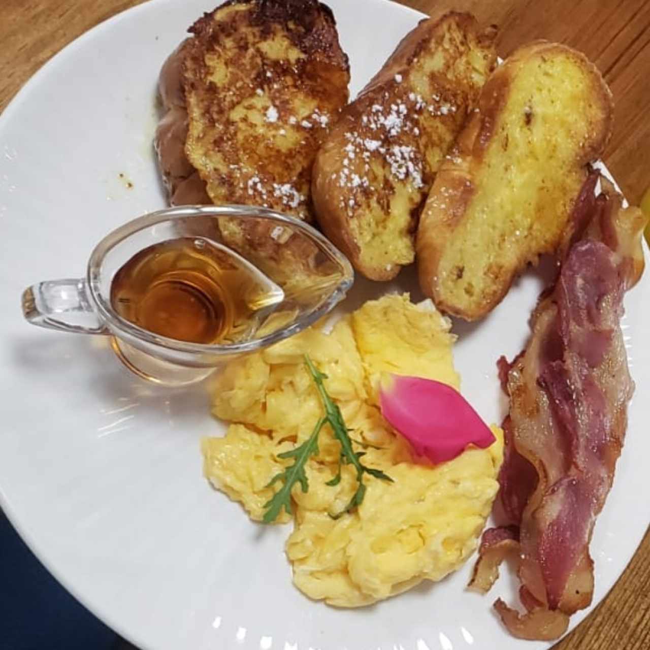 Huevos al Gusto con Tostada