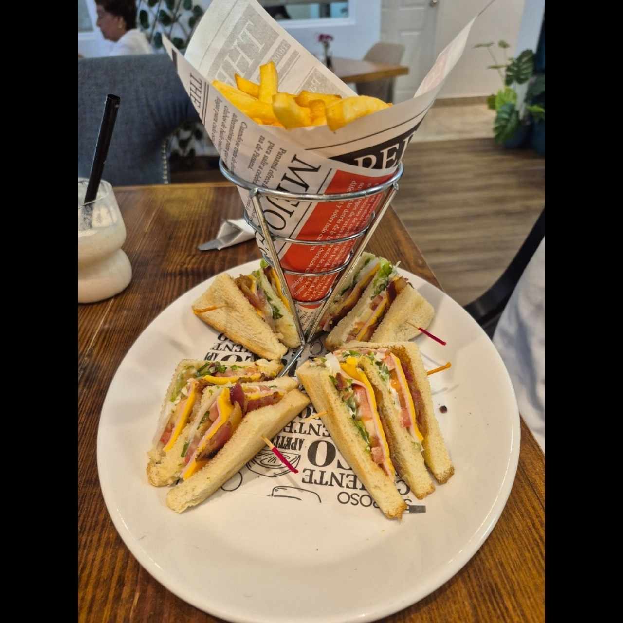 Platos Fuertes - Club Sandwich