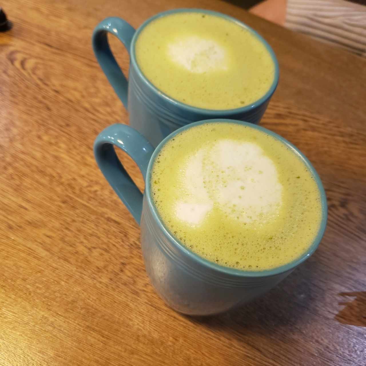 Buda  matcha (Caliente)(leche entera)