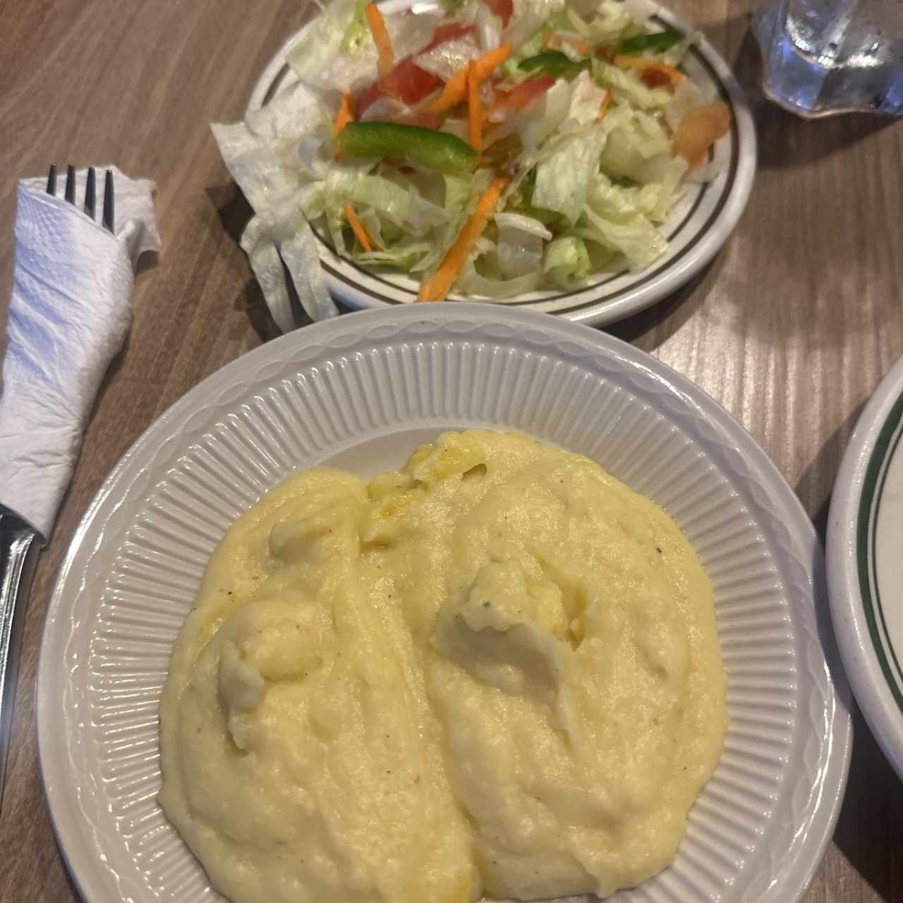 Pure y ensalada verde 