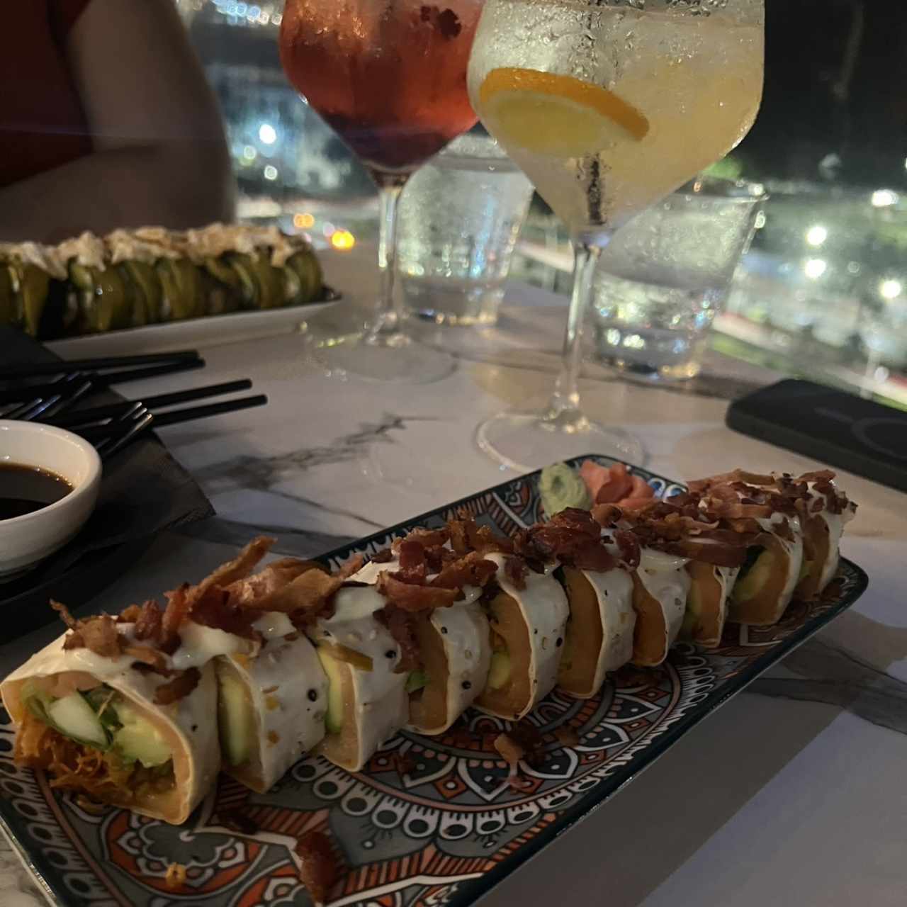 SUSHI - TROPICAL ROLL