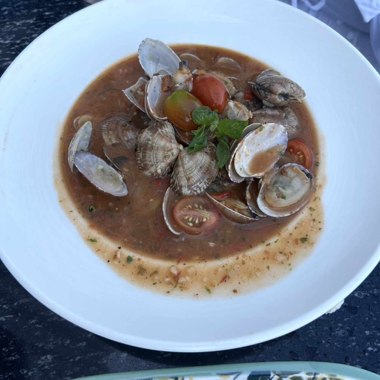 Almejas en Salsa Napolitana o al Ajillo
