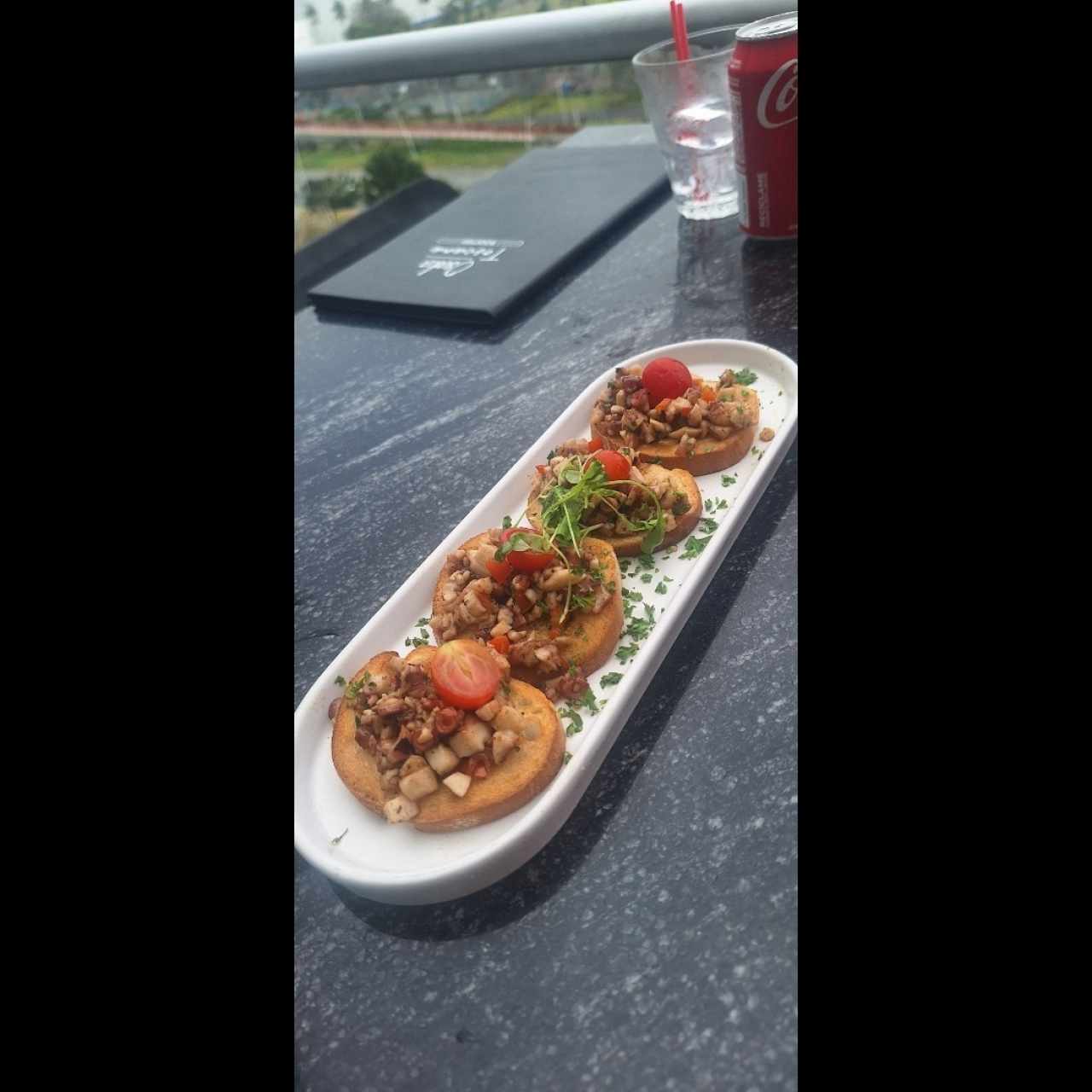 ENTRADAS- Toscana - Crostini de Pulpo