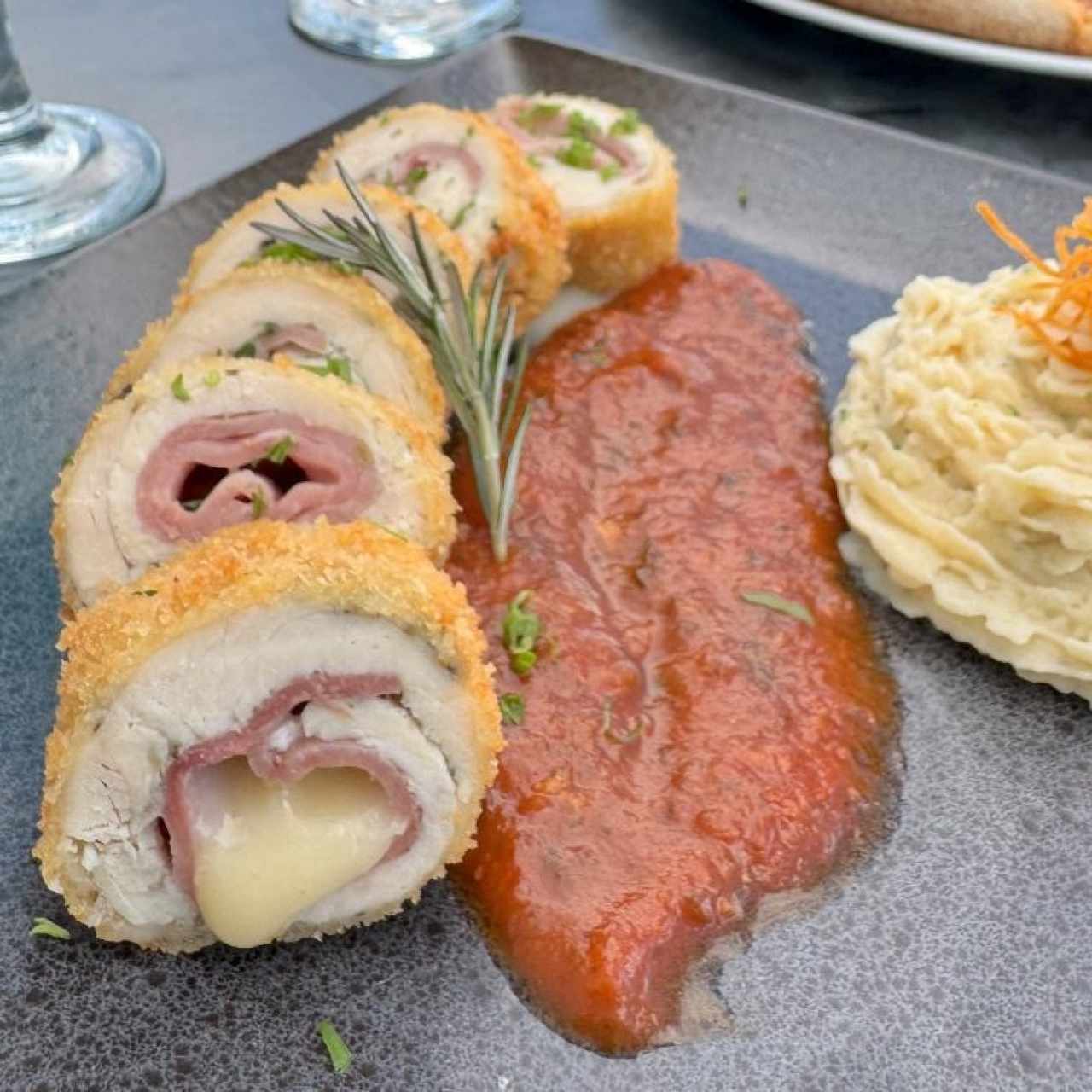 Medallones de Pollo Relleno